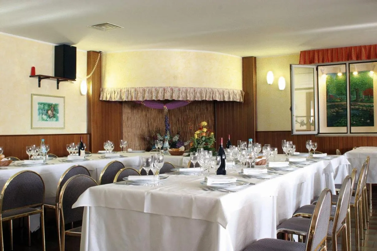 Restaurant/places to eat in Hotel Willy