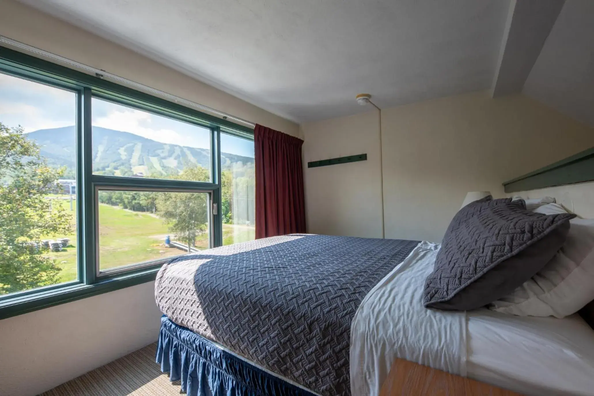Double Room with Mountain View in Sugarloaf Inn Double Room with Mountain View in Sugarloaf Inn