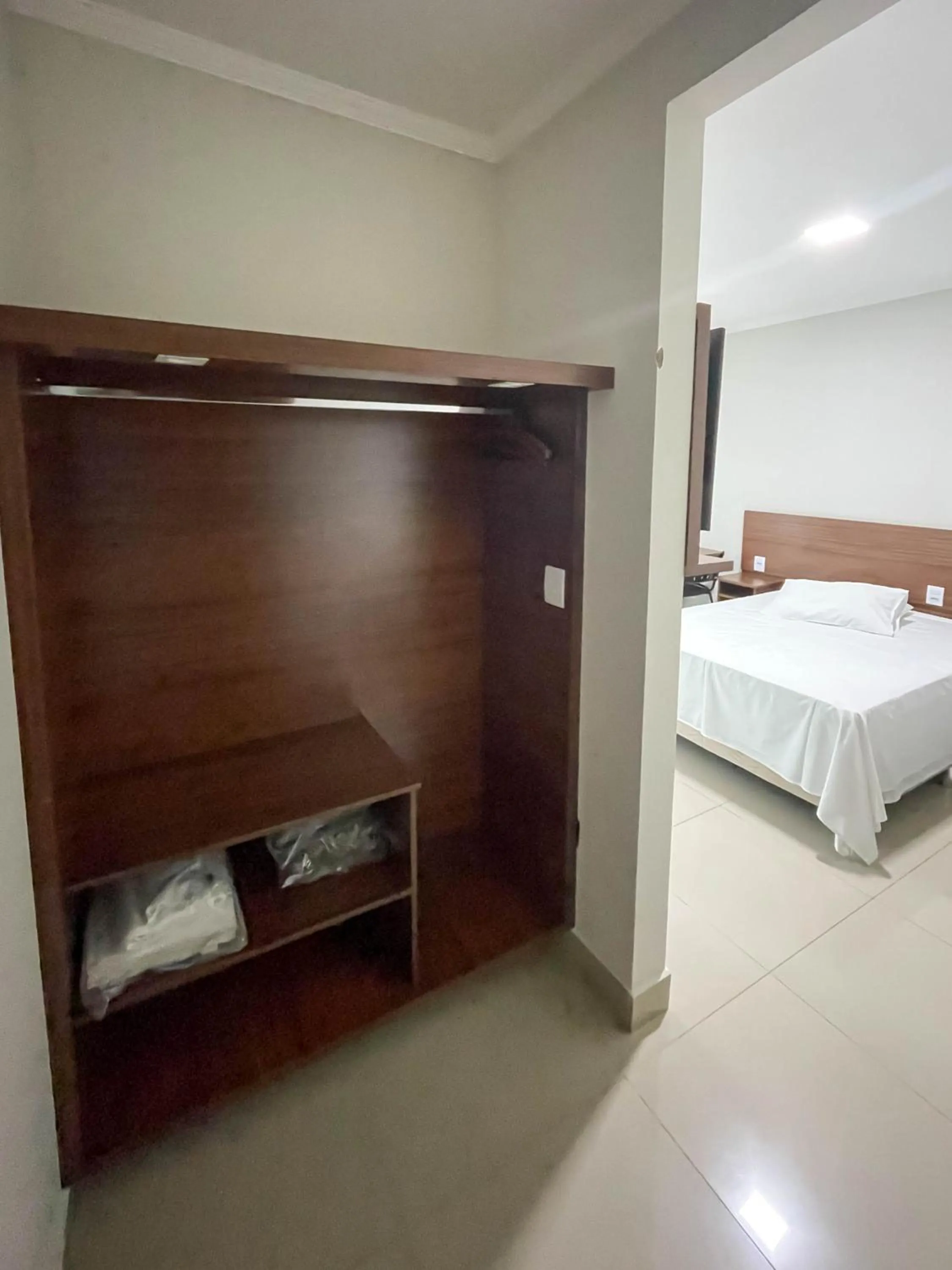 wardrobe, Bed in Hotel Minas