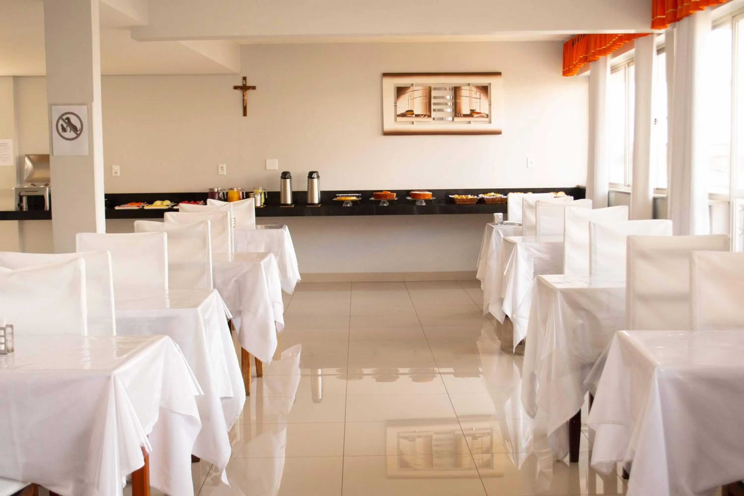 Restaurant/places to eat in Hotel Minas