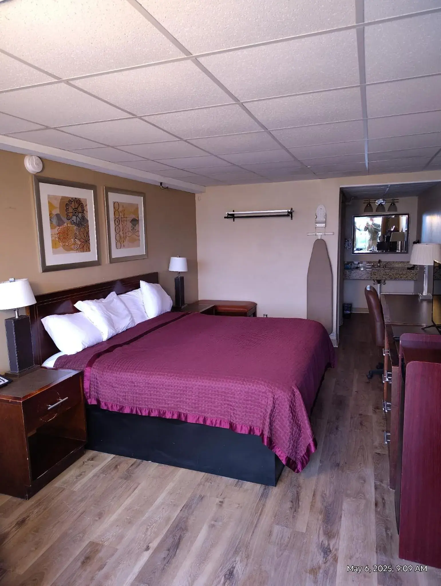 Bed in Allen Park Motor Lodge Bed in Allen Park Motor Lodge