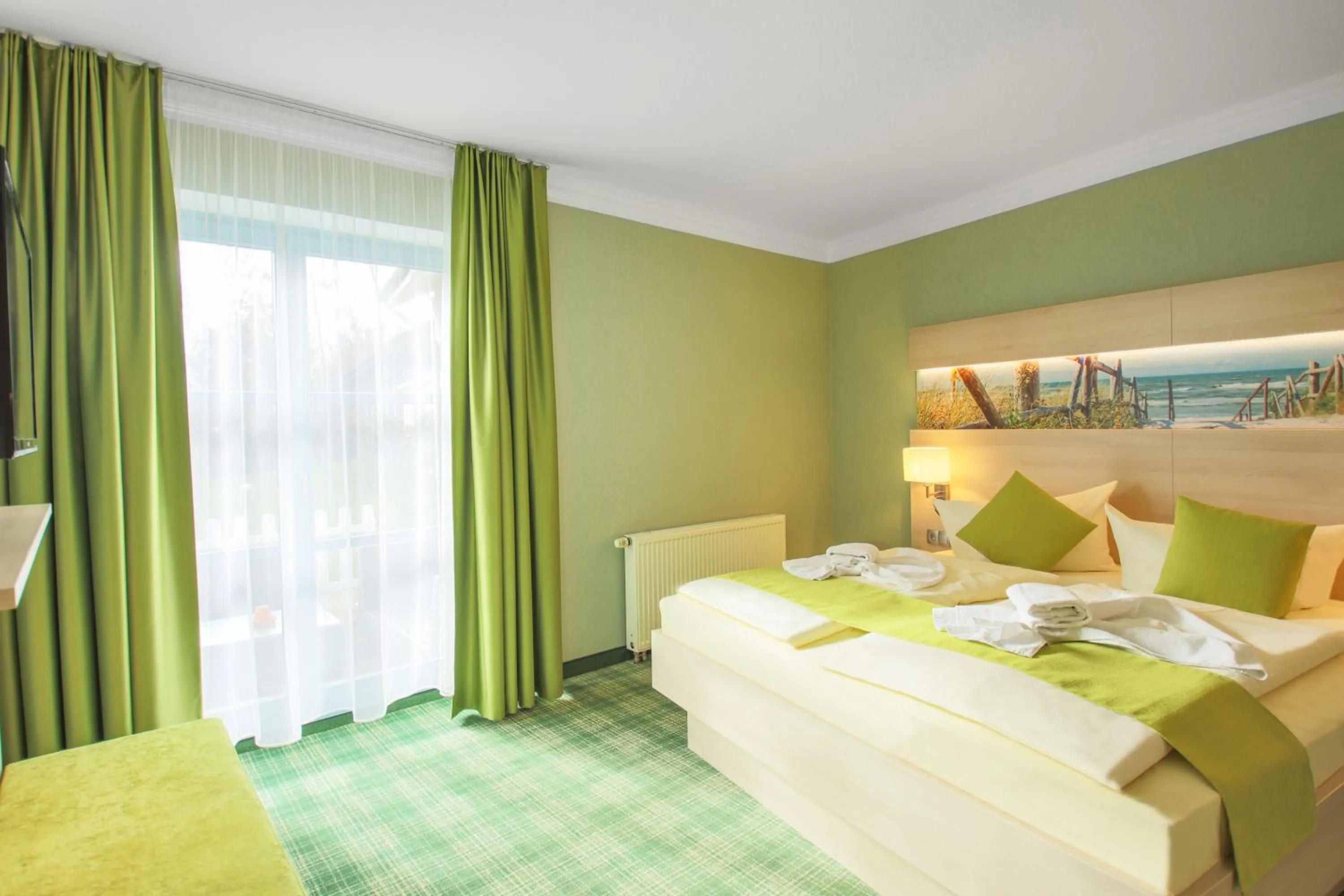 Photo of the whole room, Bed in Inselhotel Poel