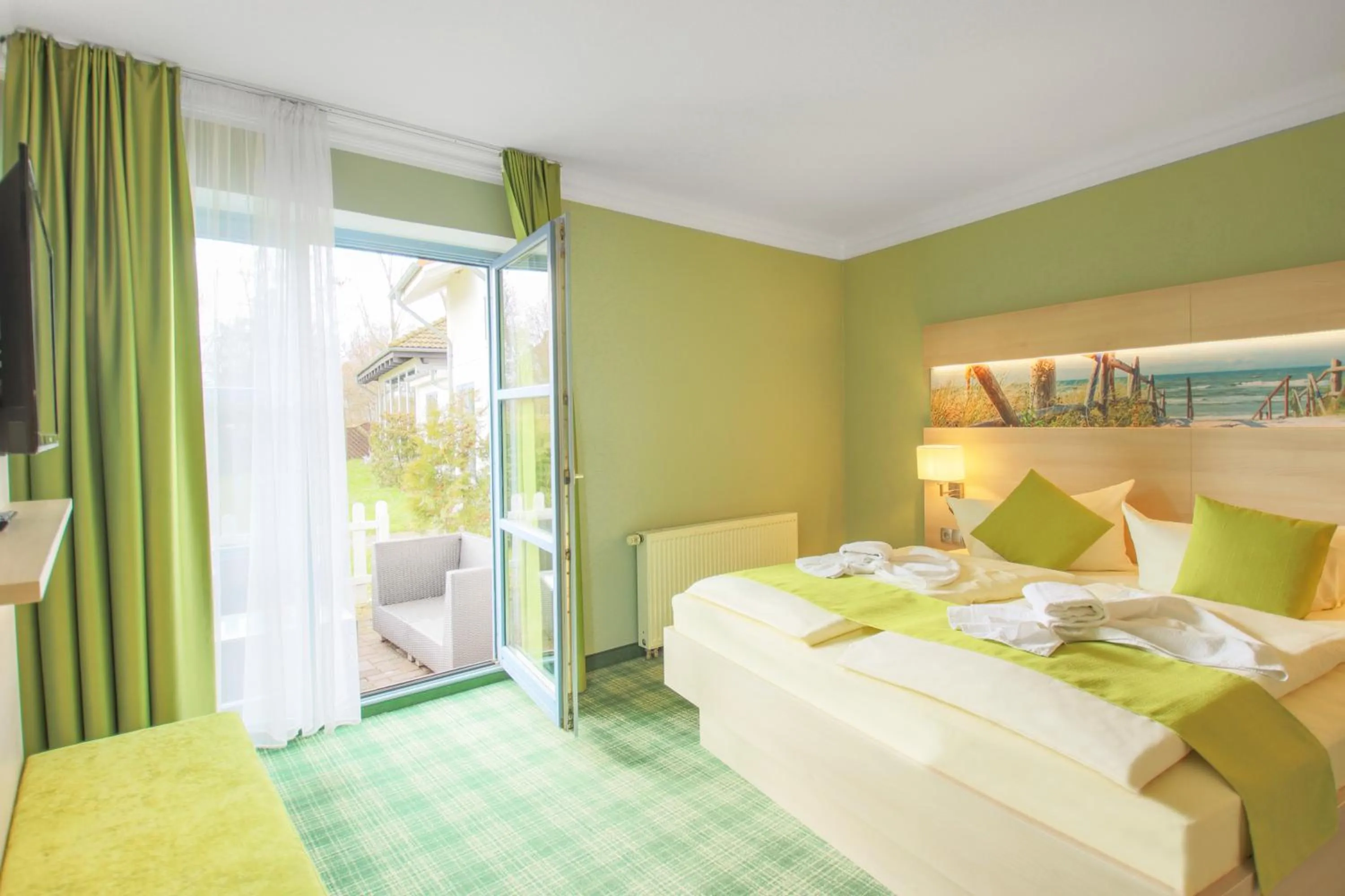 Photo of the whole room, Bed in Inselhotel Poel