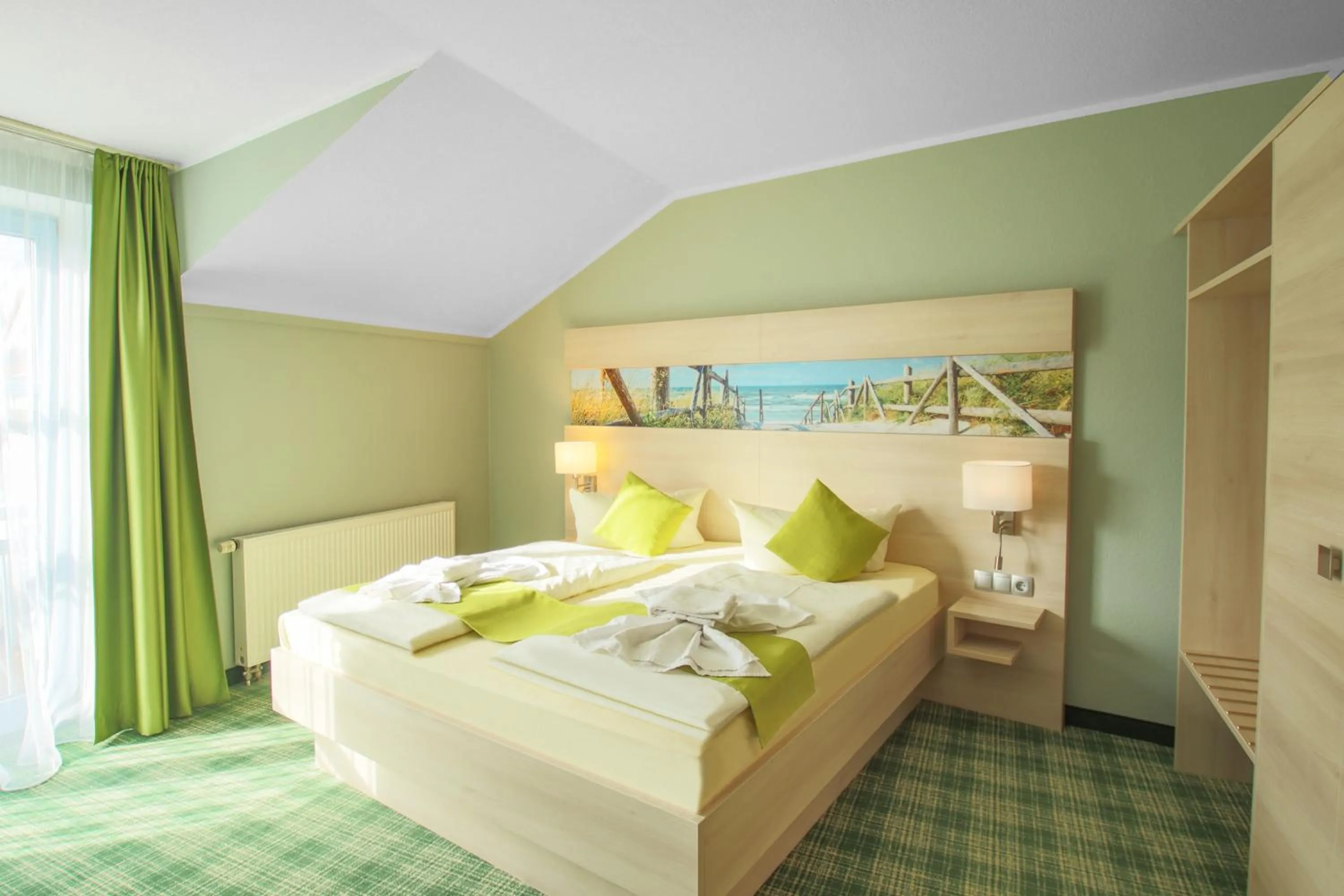 Photo of the whole room, Bed in Inselhotel Poel