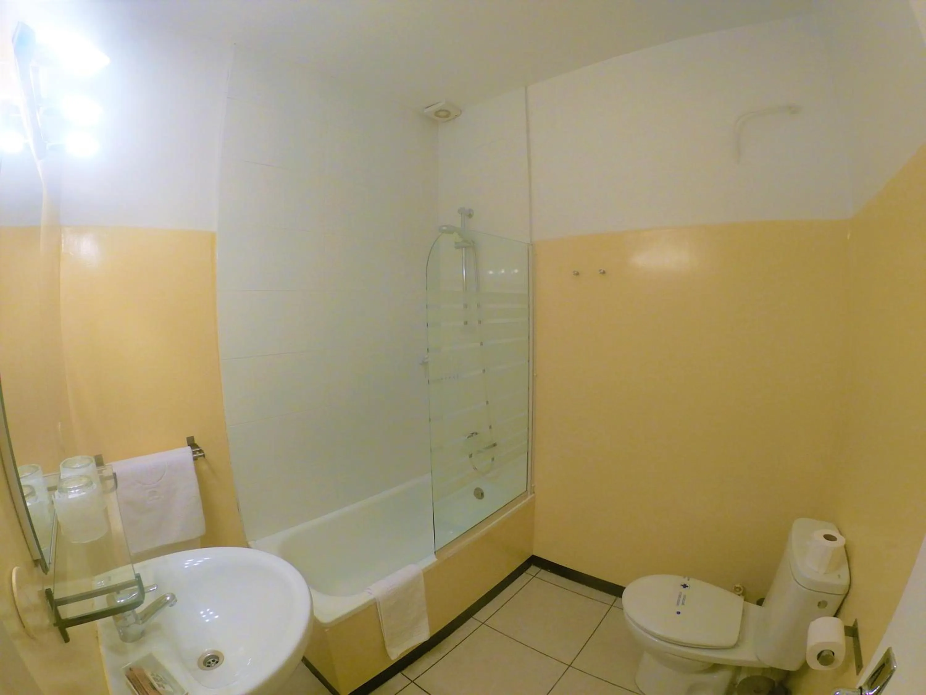 Bathroom in Hotel Roc de St Miquel & Apartment