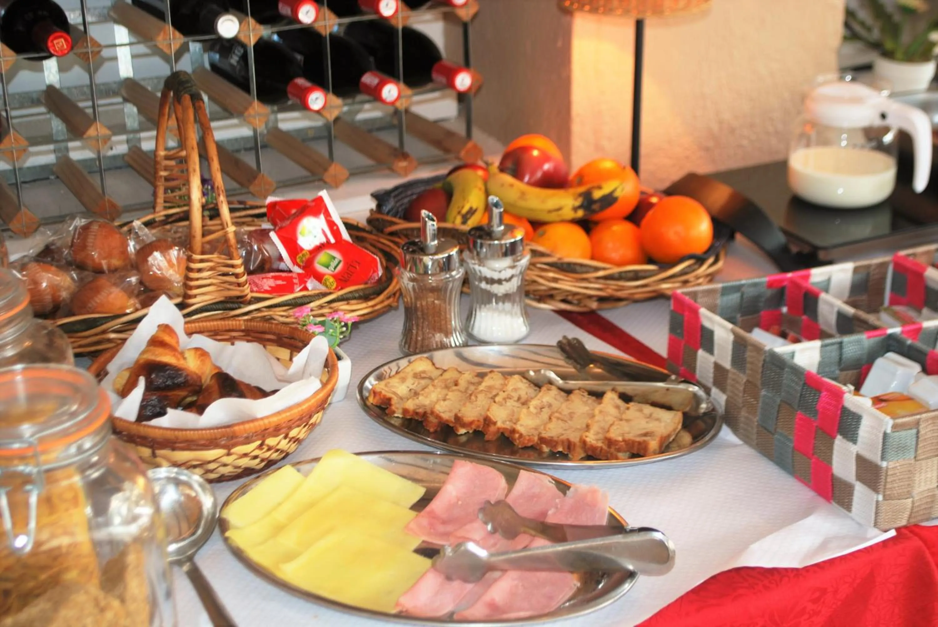 Food in Hotel Roc de St Miquel & Apartment
