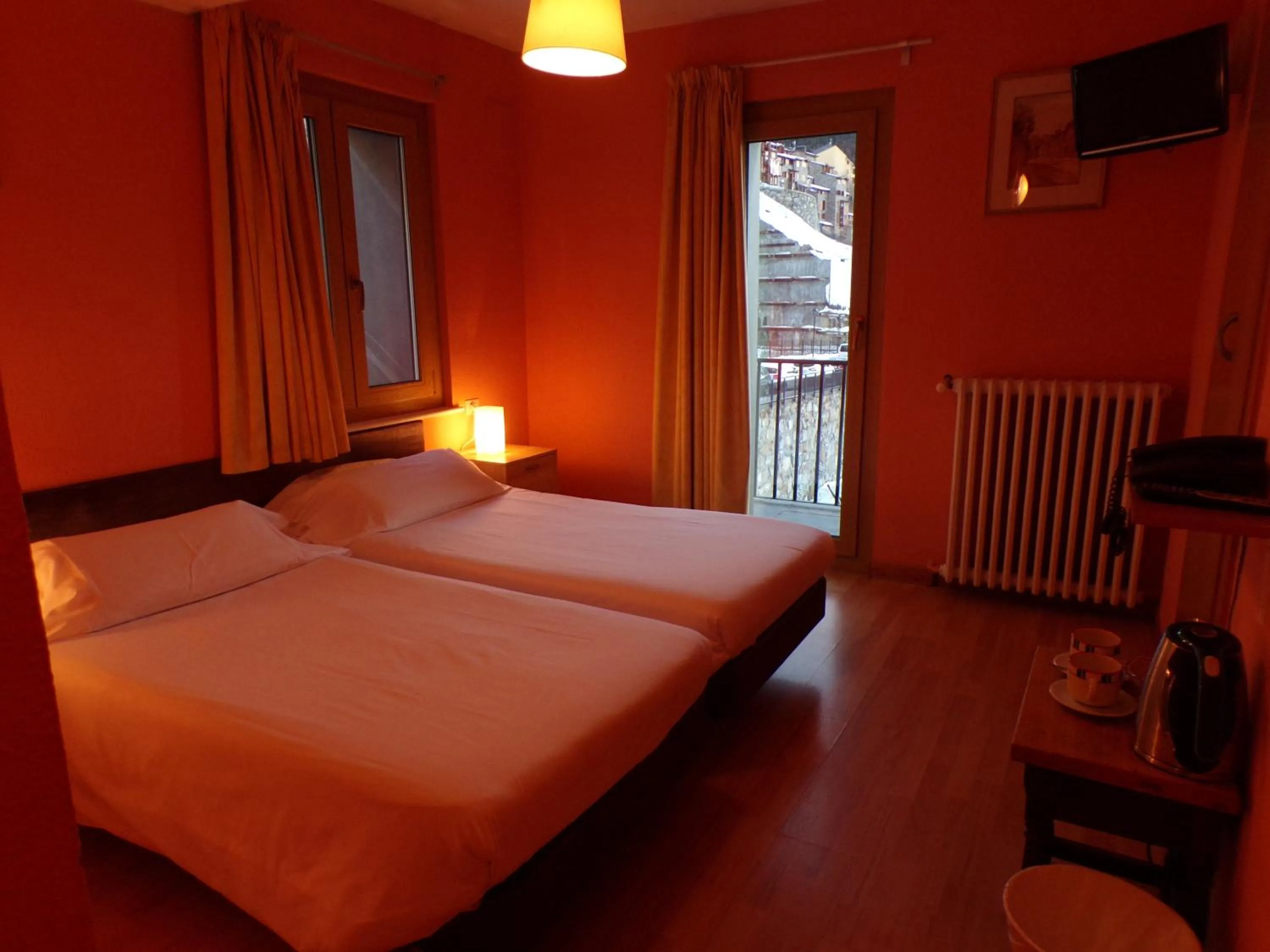 Bedroom, Bed in Hotel Roc de St Miquel & Apartment