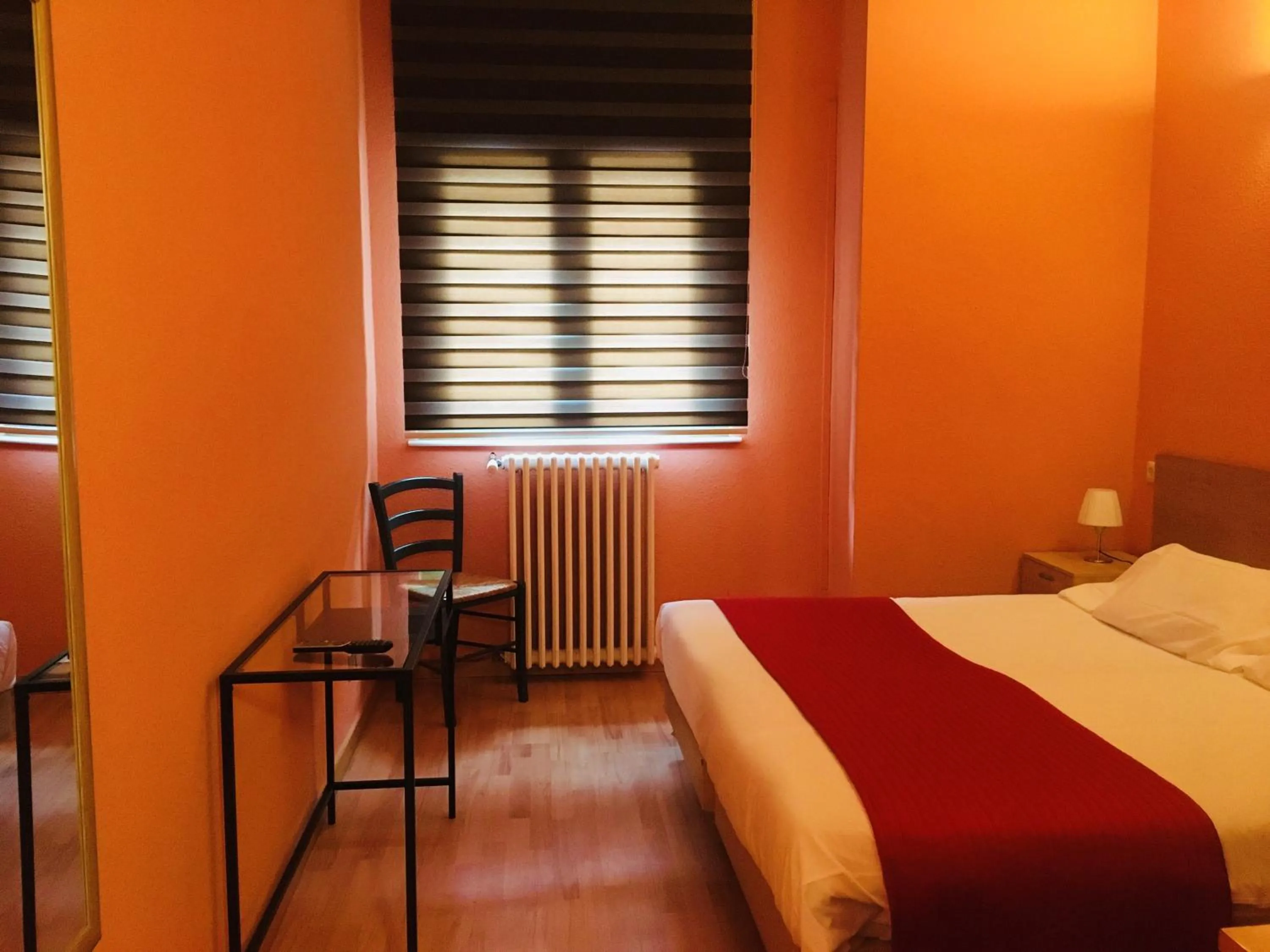 Bedroom, Bed in Hotel Roc de St Miquel & Apartment