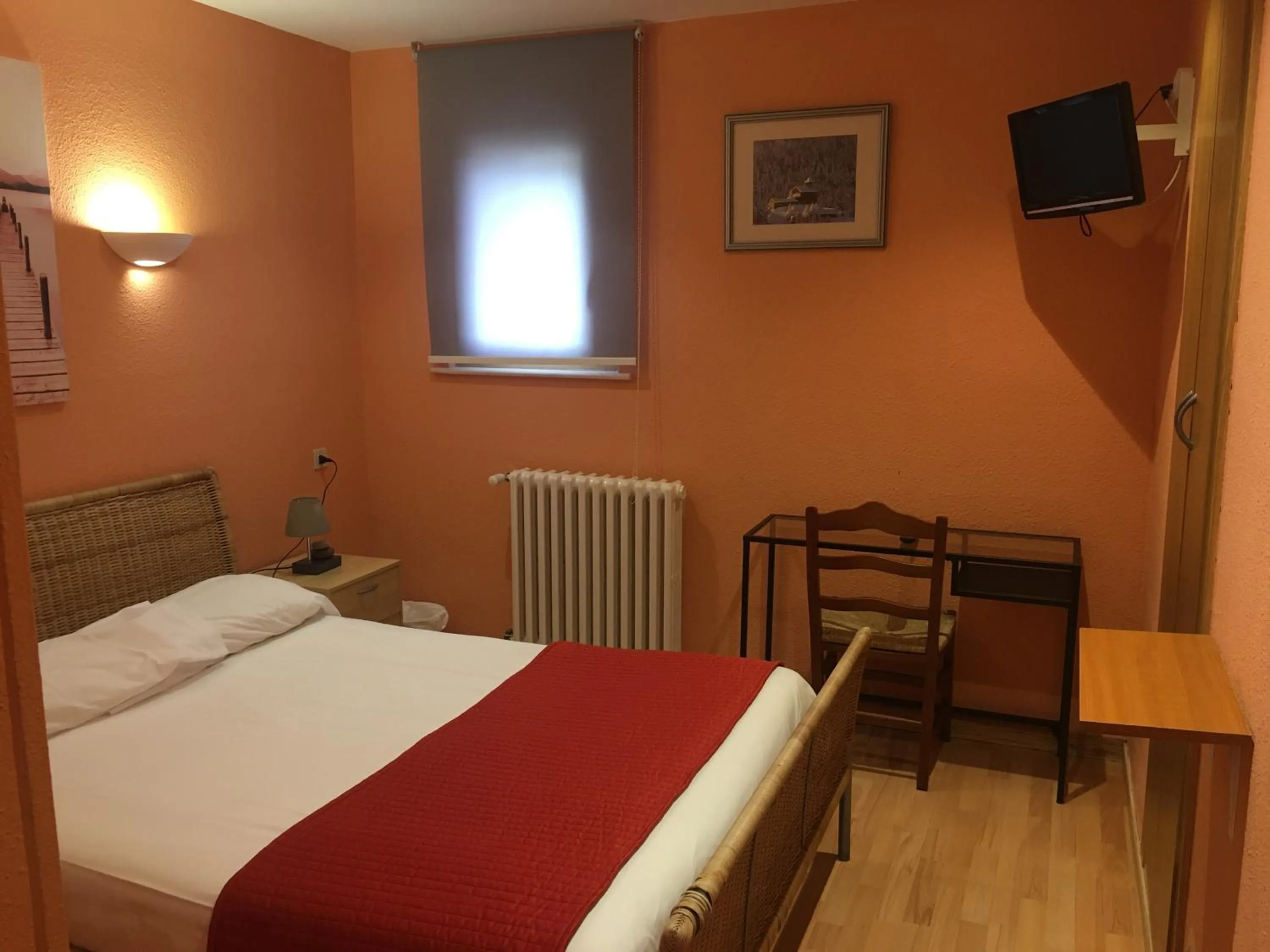 Bedroom, Bed in Hotel Roc de St Miquel & Apartment