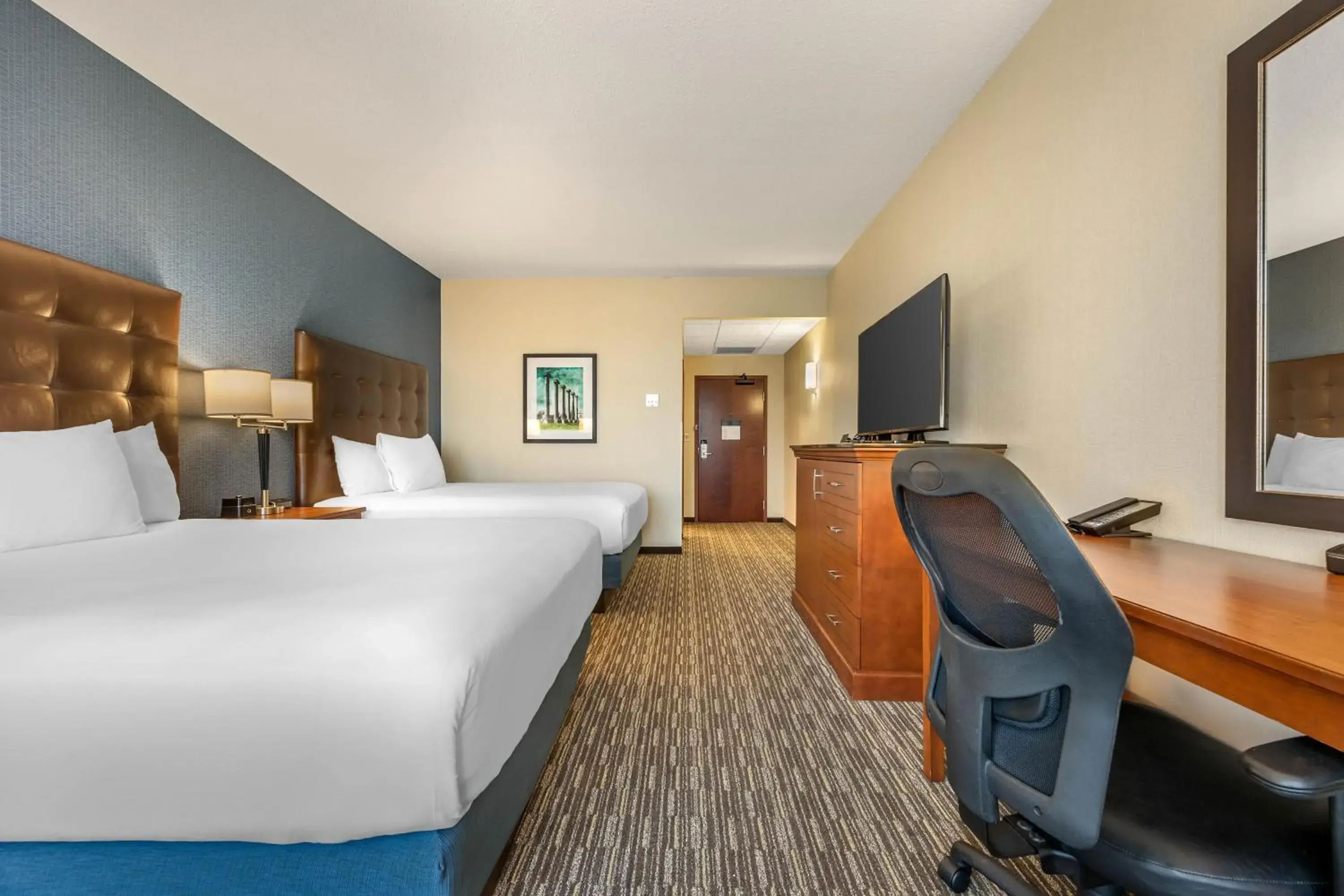 Deluxe Queen Room with Two Queen Beds in Drury Plaza Hotel Columbia East Deluxe Queen Room with Two Queen Beds in Drury Plaza Hotel Columbia East