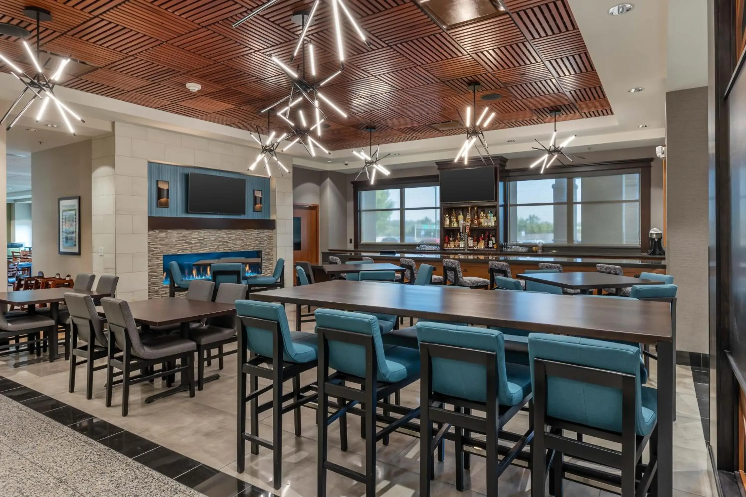 Lounge or bar in Drury Plaza Hotel Columbia East Lounge or bar in Drury Plaza Hotel Columbia East