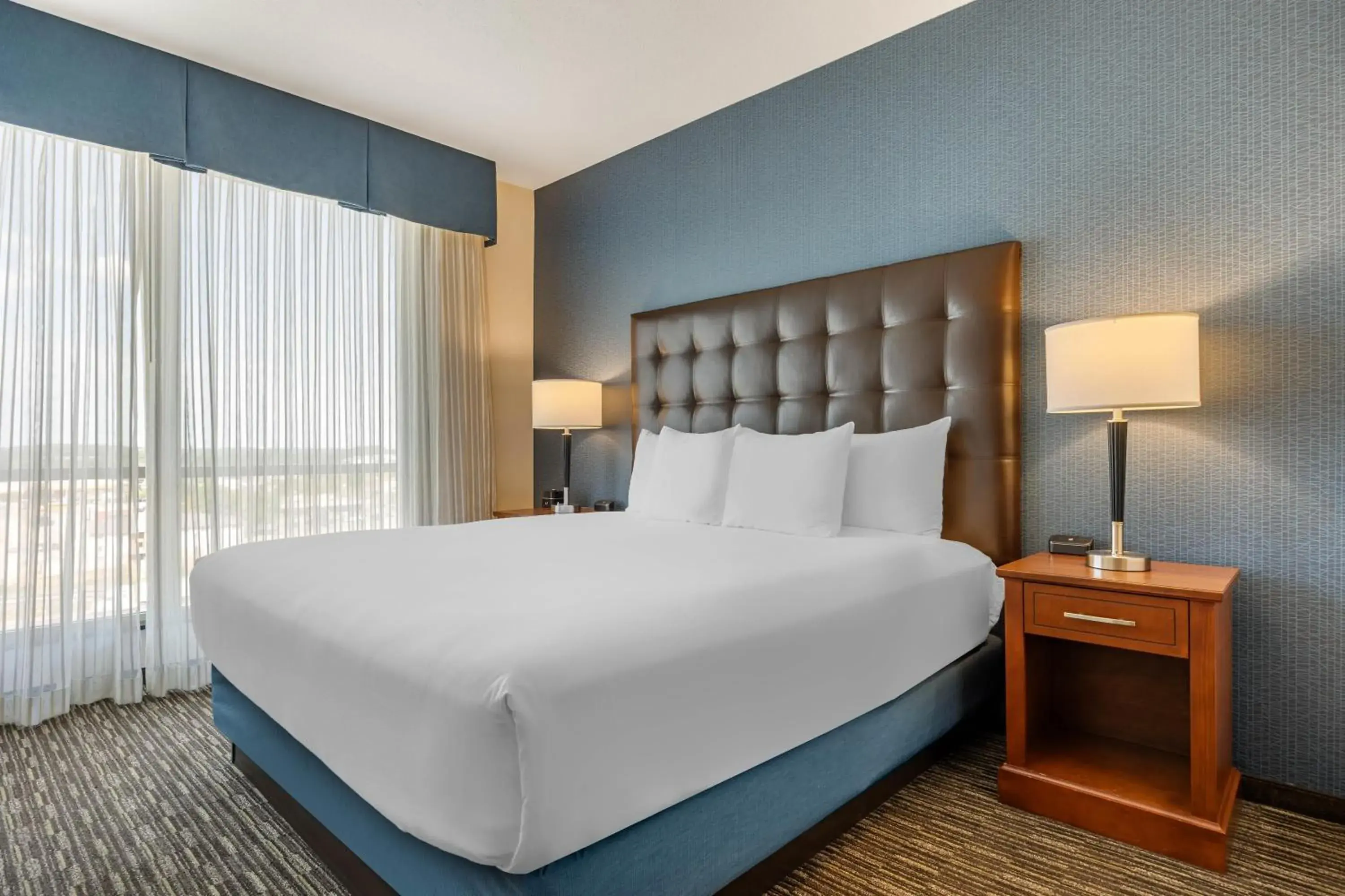 Superior King Room with Sofa Bed in Drury Plaza Hotel Columbia East Superior King Room with Sofa Bed in Drury Plaza Hotel Columbia East