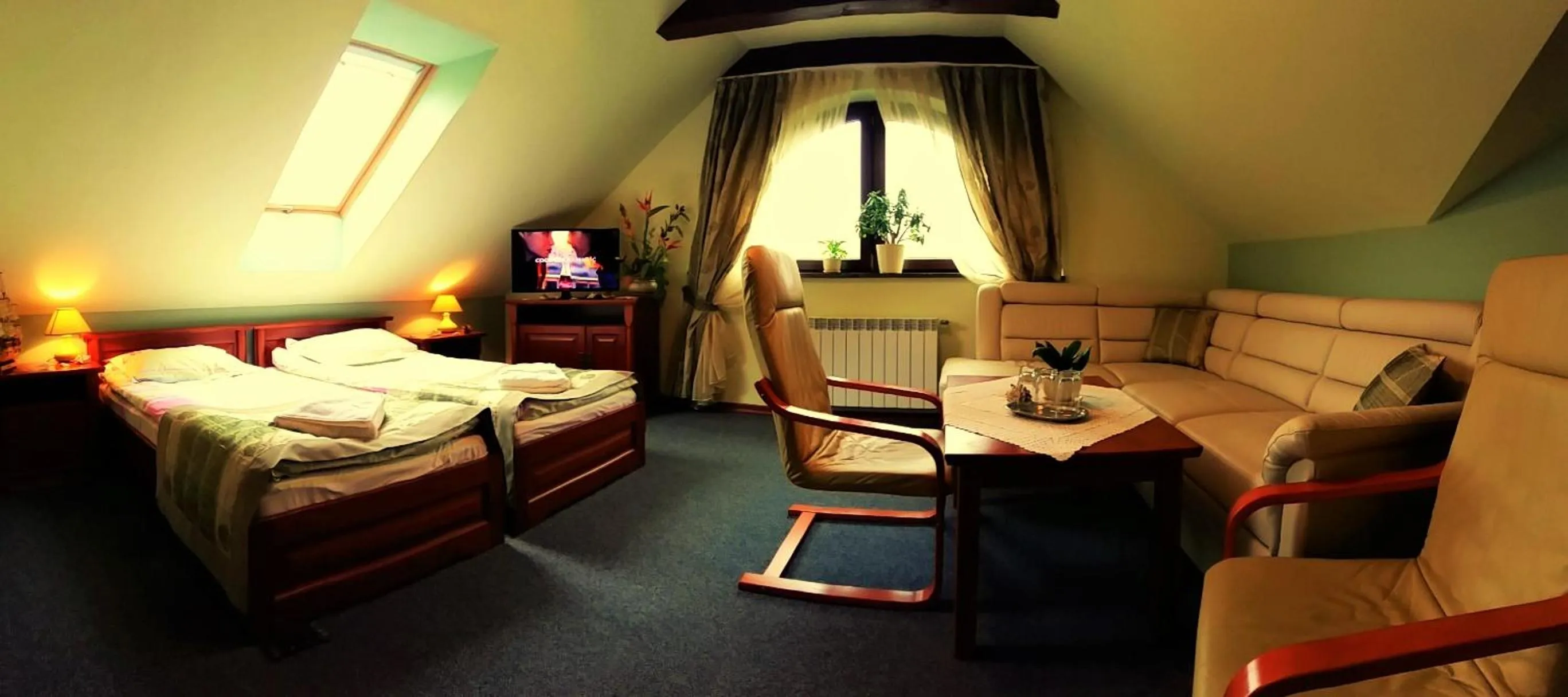 Photo of the whole room in Hotel Spinaker