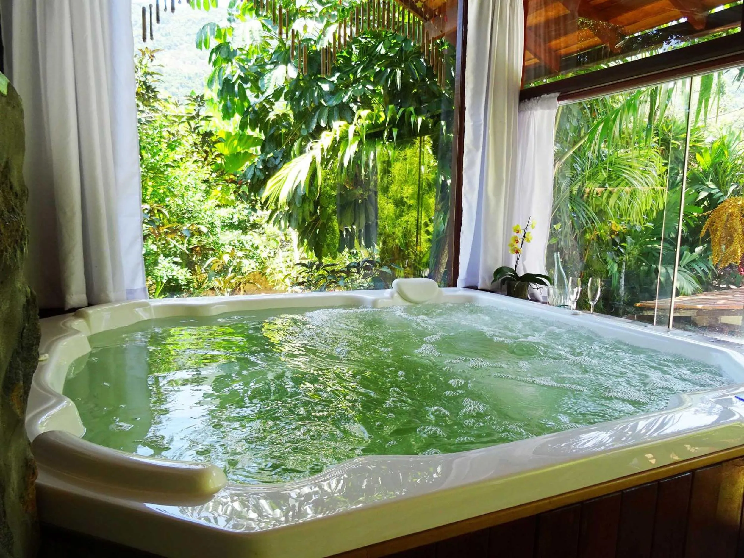 Hot Tub in Pousada Riacho Dos Cambucas