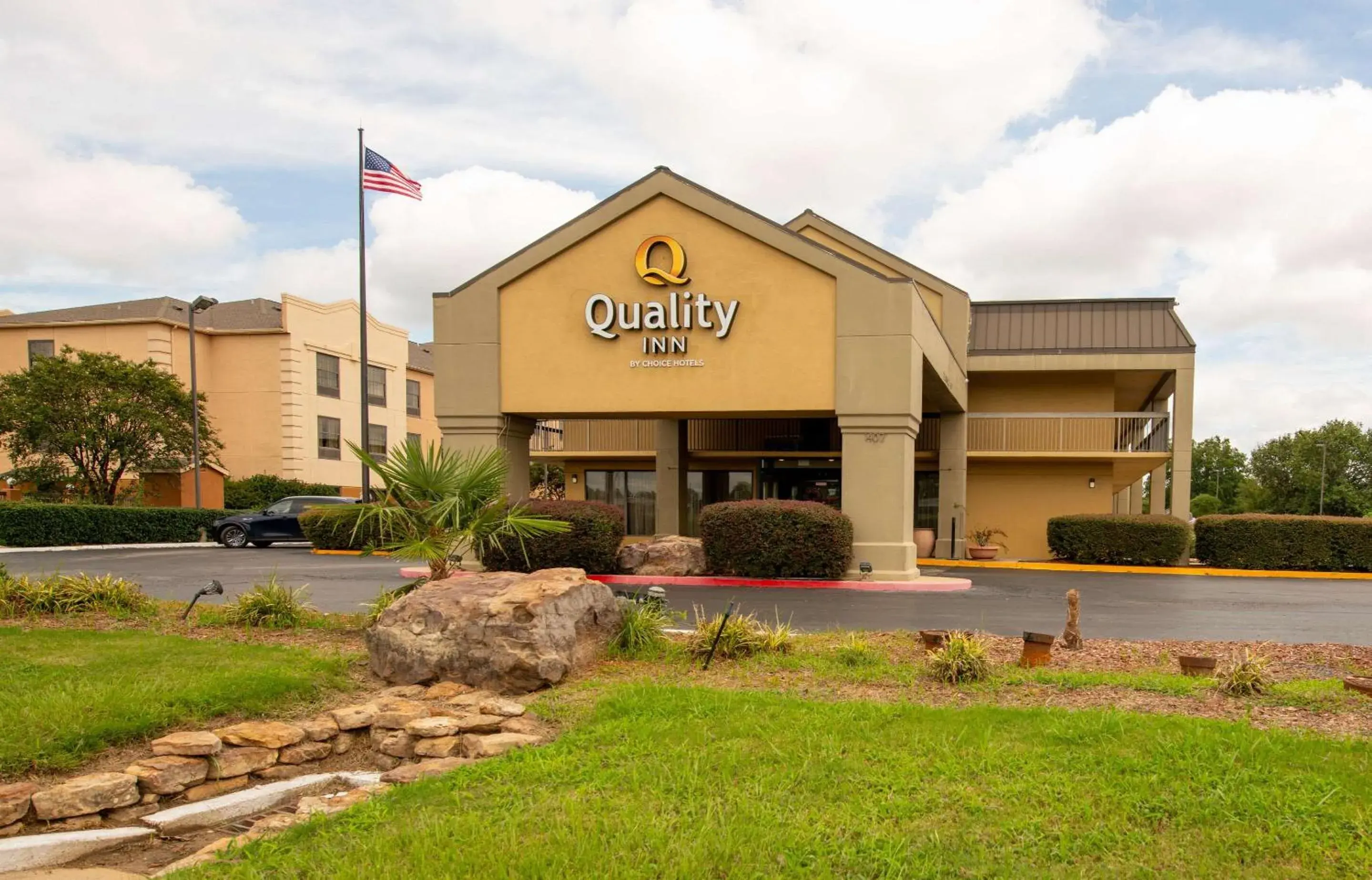 Property building in Quality Inn Monroe Property building in Quality Inn Monroe
