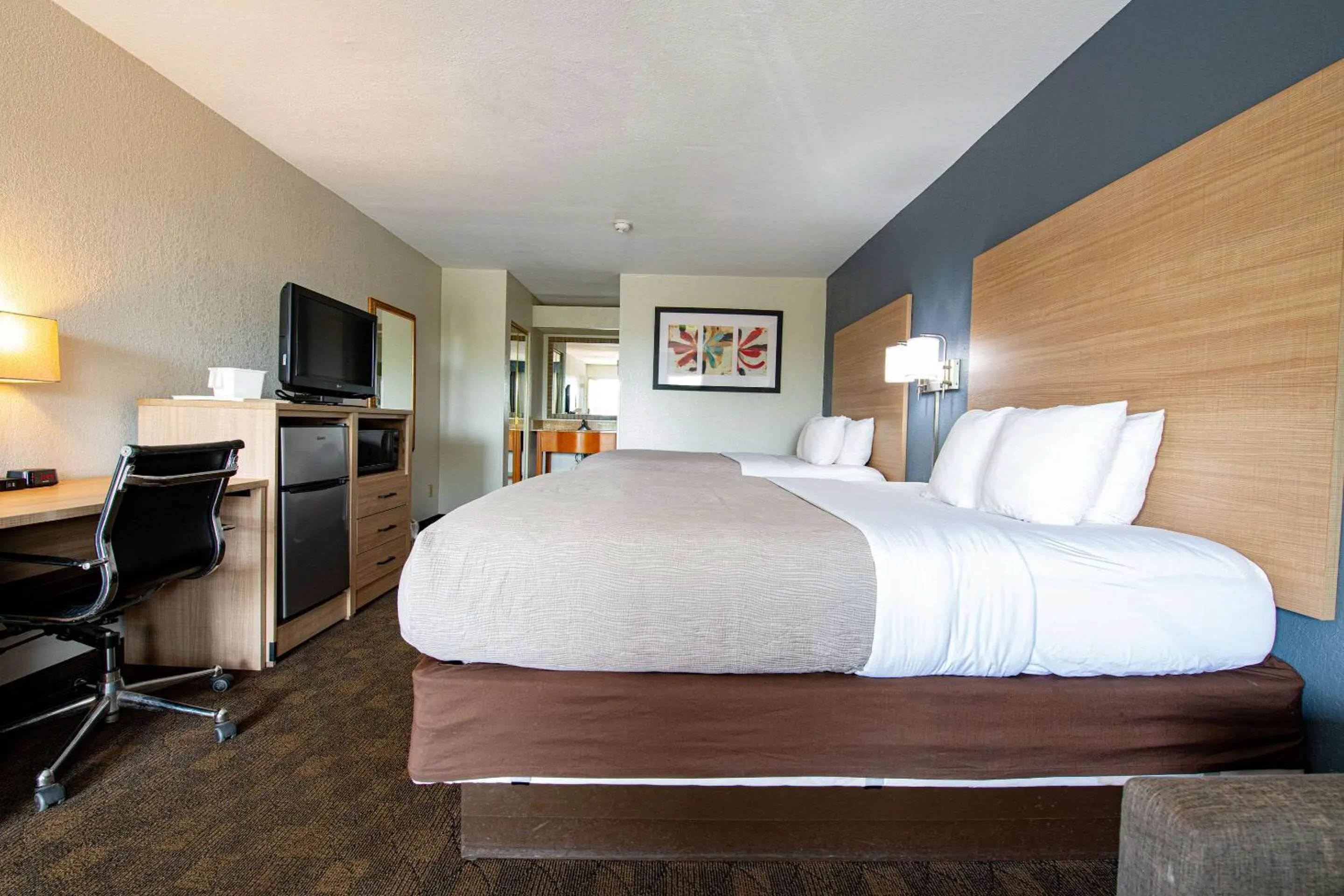 Bedroom, Bed in Quality Inn Monroe