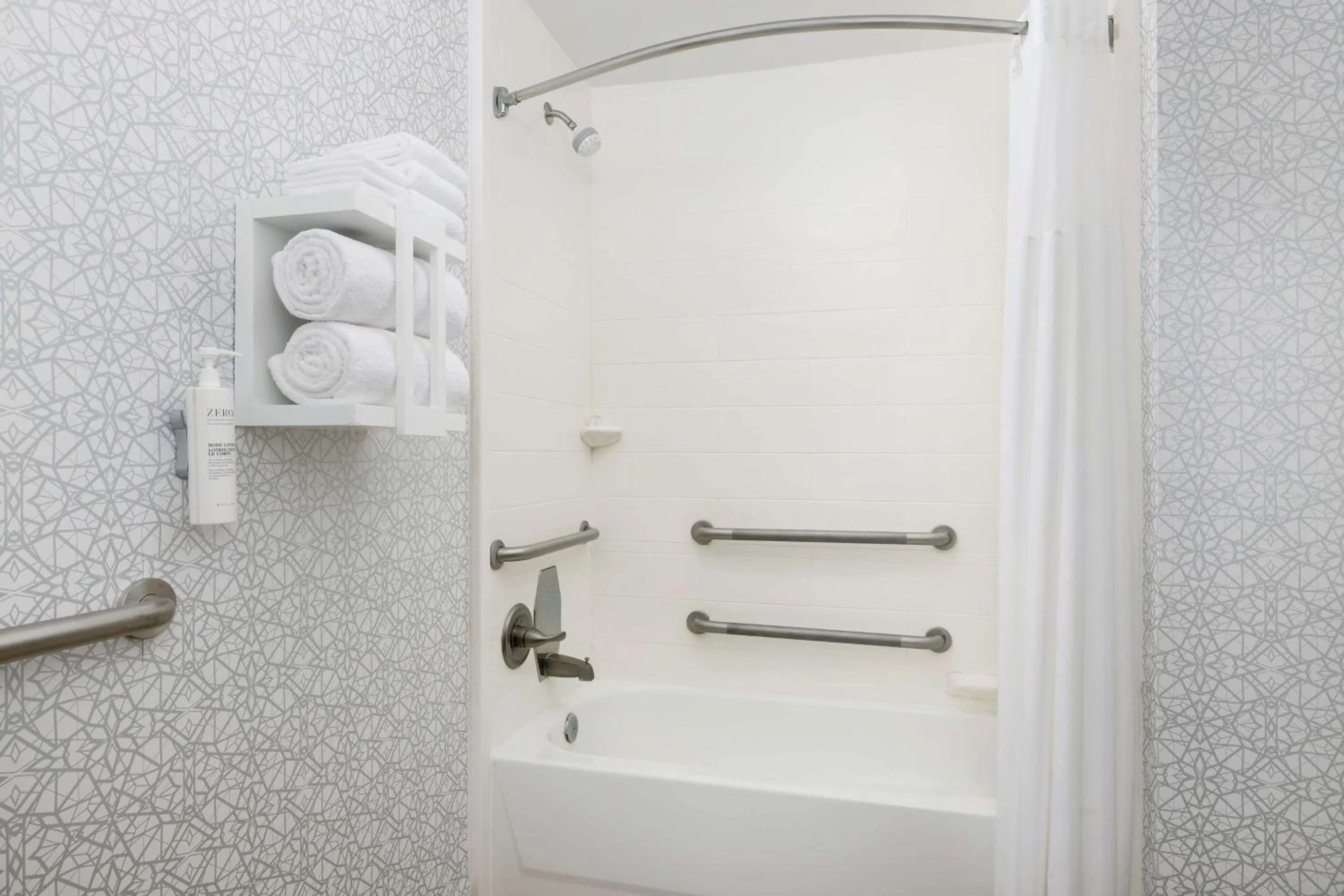 Bathroom in Hampton Inn Laredo