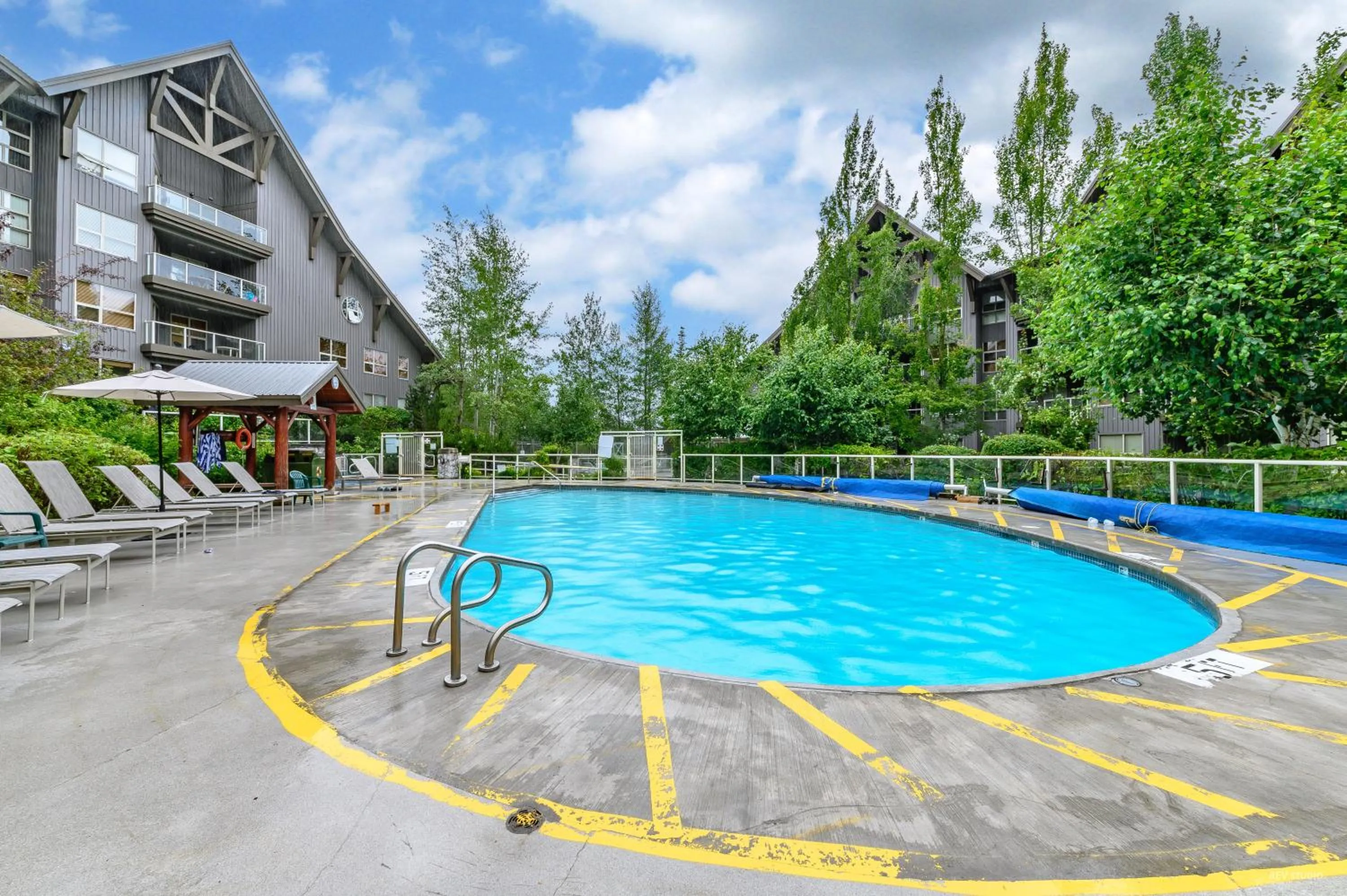 The Best Top Floor Ski-in/Ski-out at the Aspens