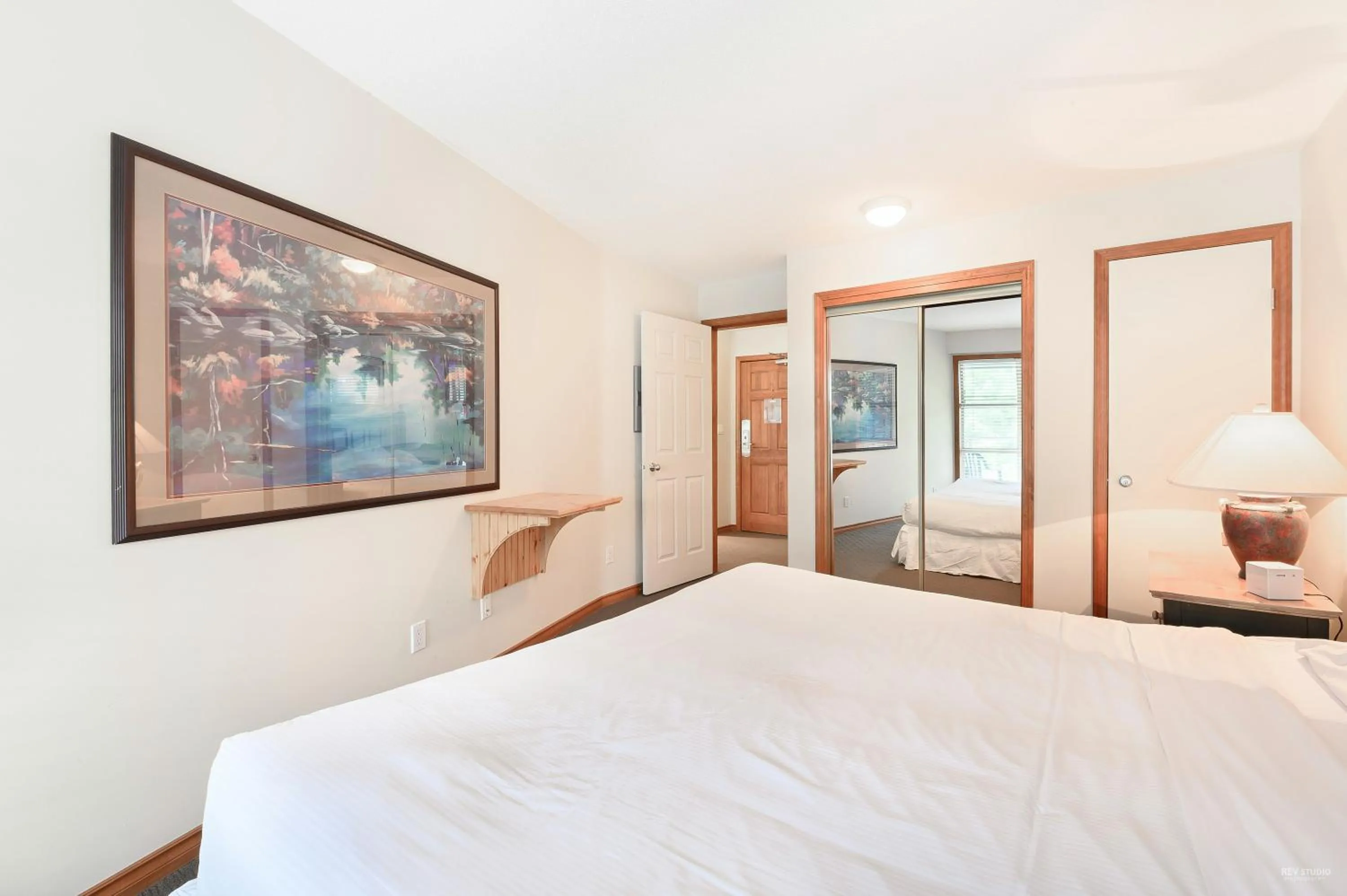 Bed in The Best Top Floor Ski-in/Ski-out at the Aspens