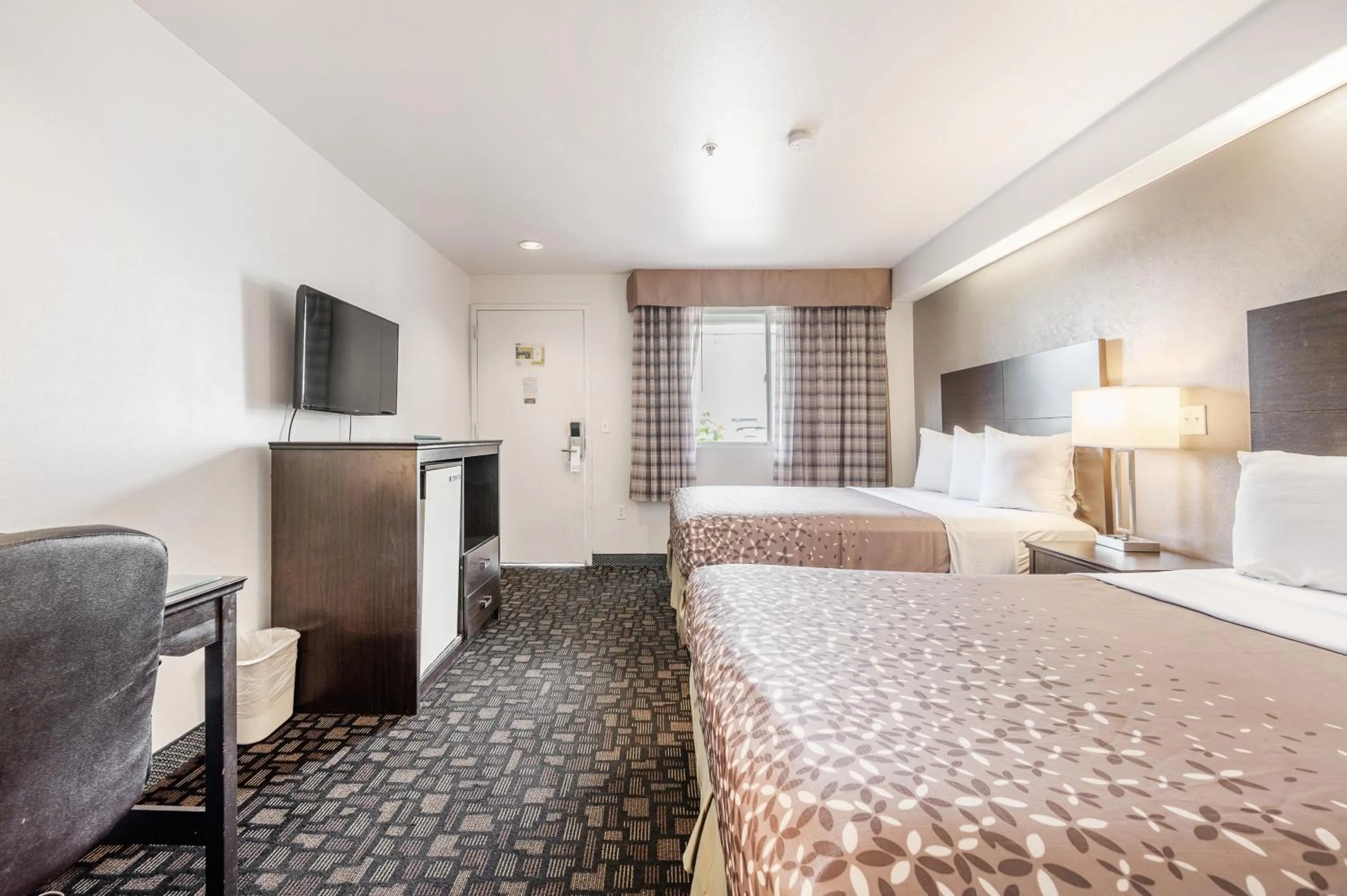 Queen Room with Two Queen Beds in City Creek Inn & Suites