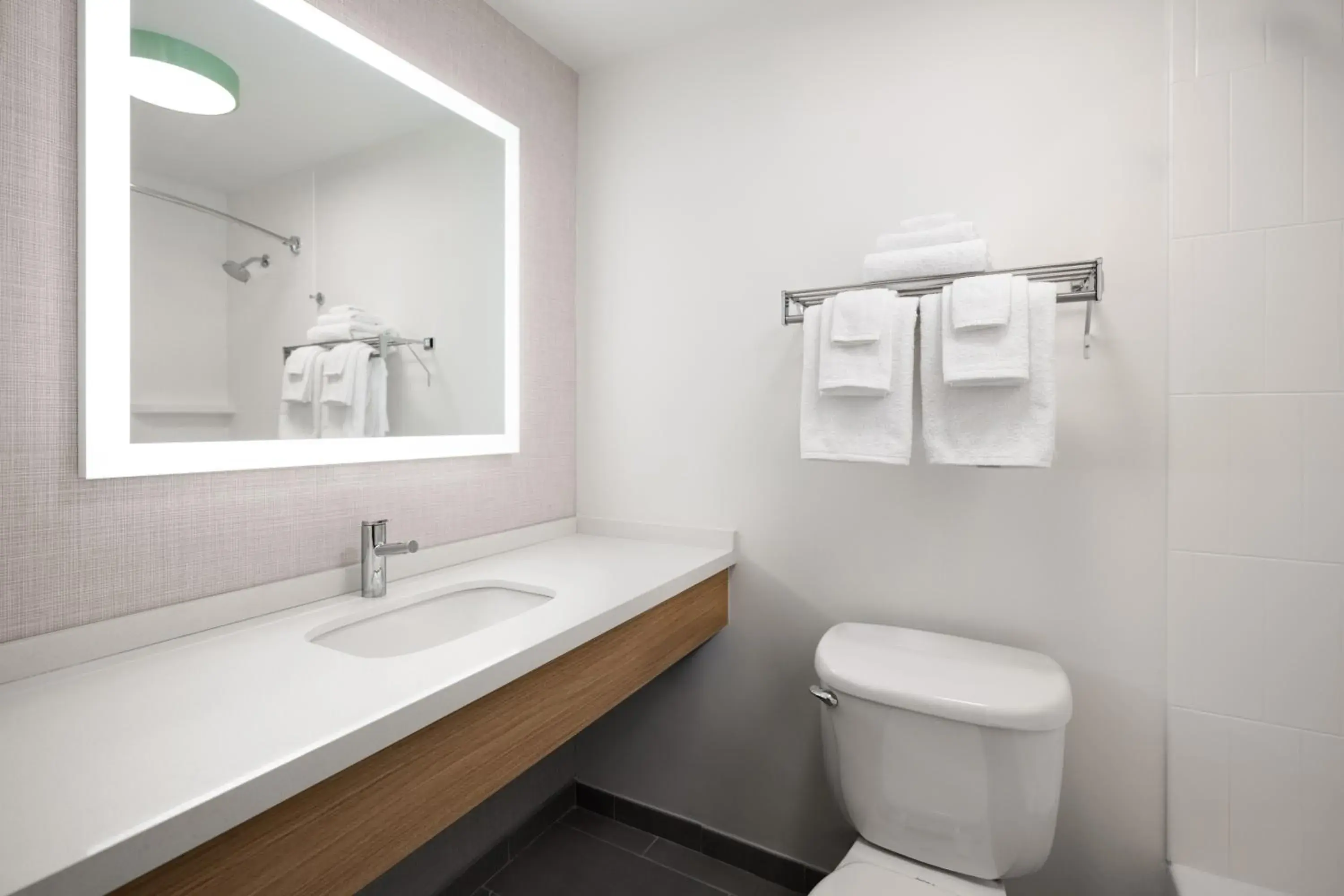 Bathroom in Garner Hotel Augusta West by IHG Bathroom in Garner Hotel Augusta West by IHG