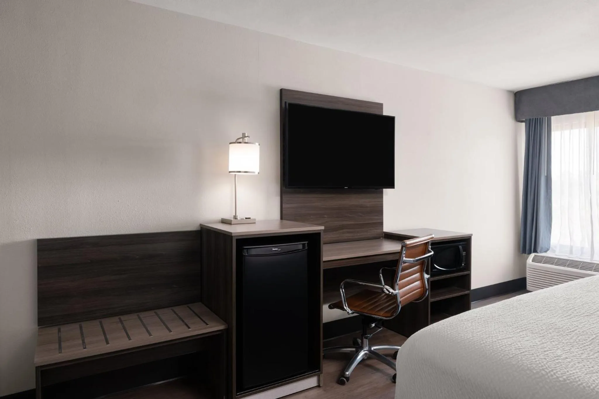 Photo of the whole room, Bed in Garner Hotel Augusta West by IHG