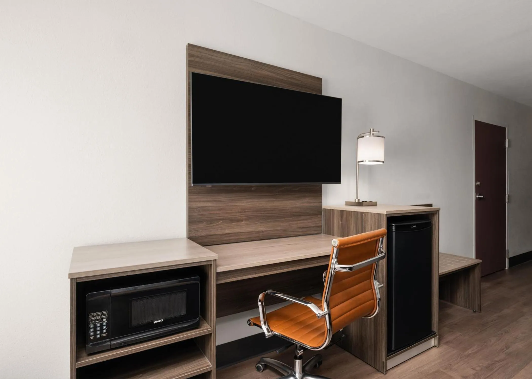 TV and multimedia in Garner Hotel Augusta West by IHG