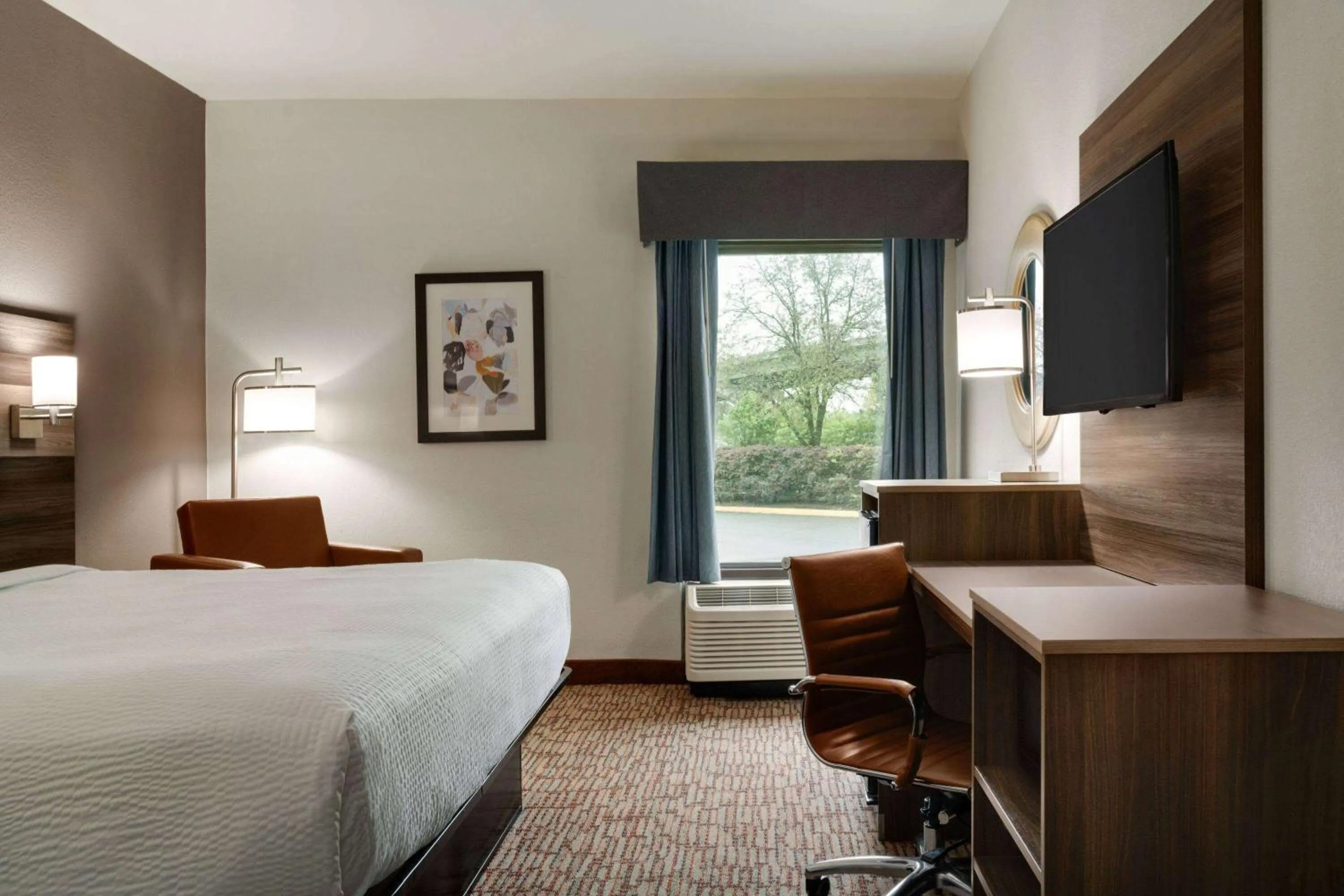 Photo of the whole room, Bed in Baymont by Wyndham Augusta West