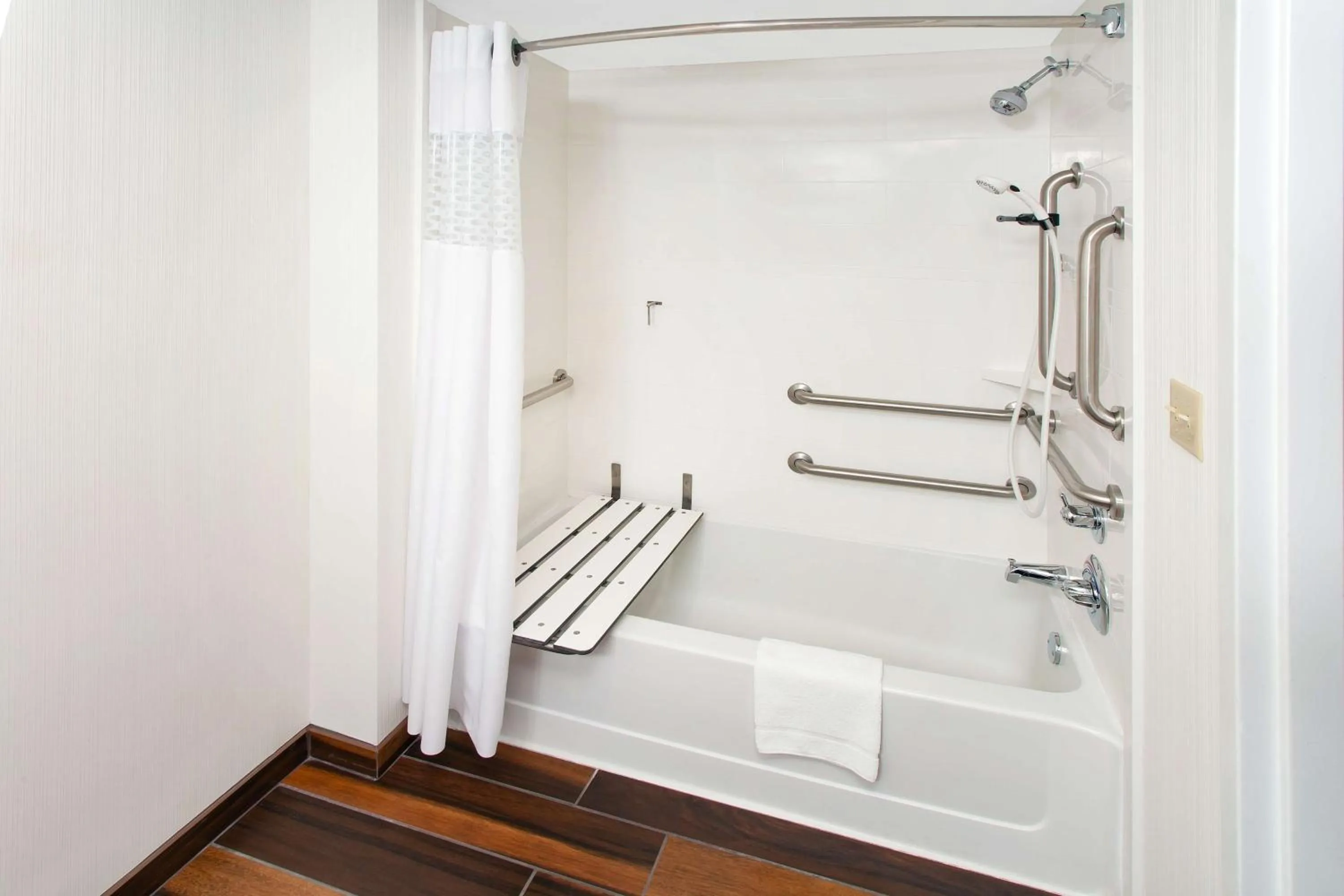 Bathroom in Hampton Inn Birch Run