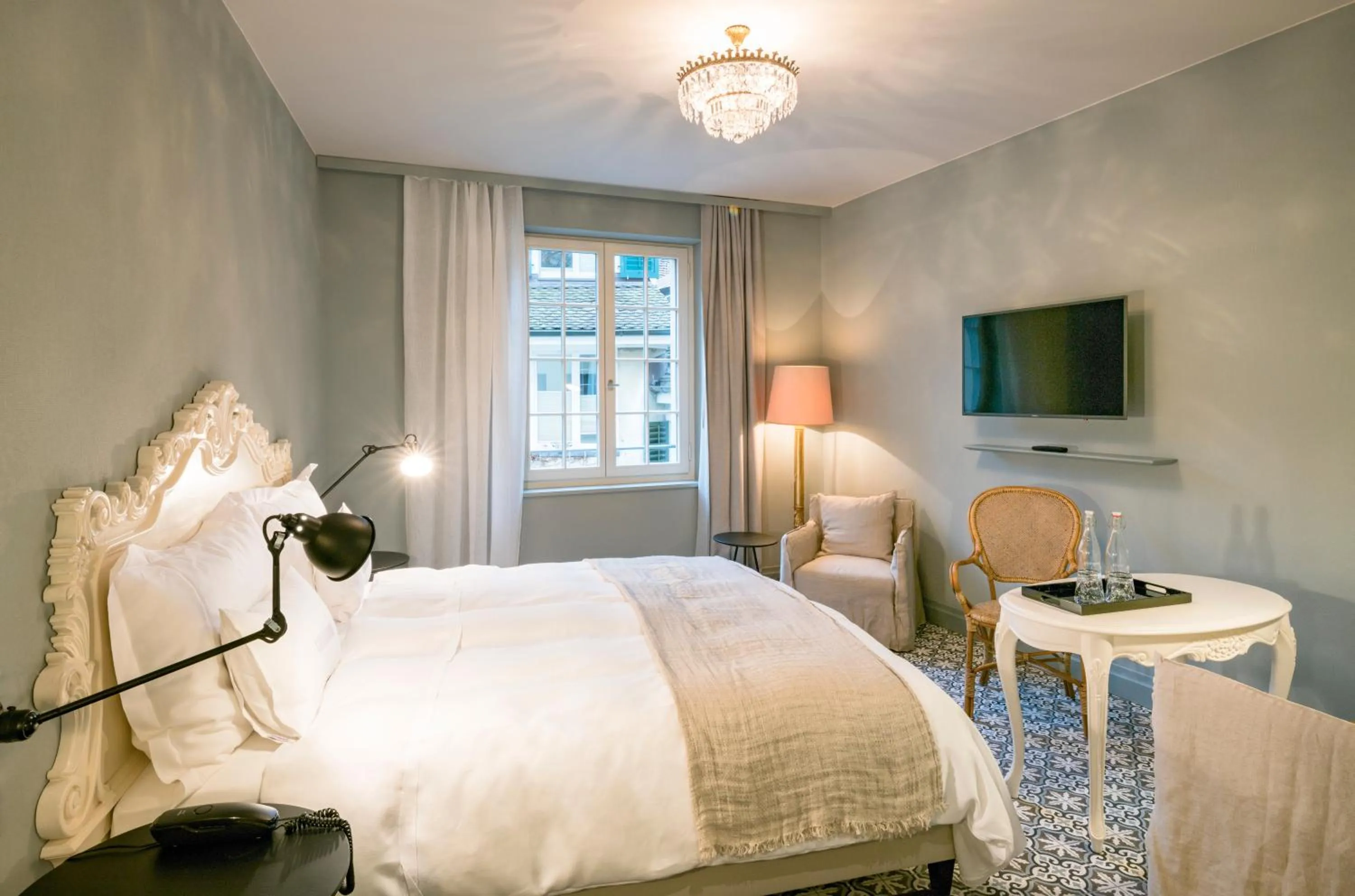 Photo of the whole room, Bed in La Couronne Atelier - Dependance