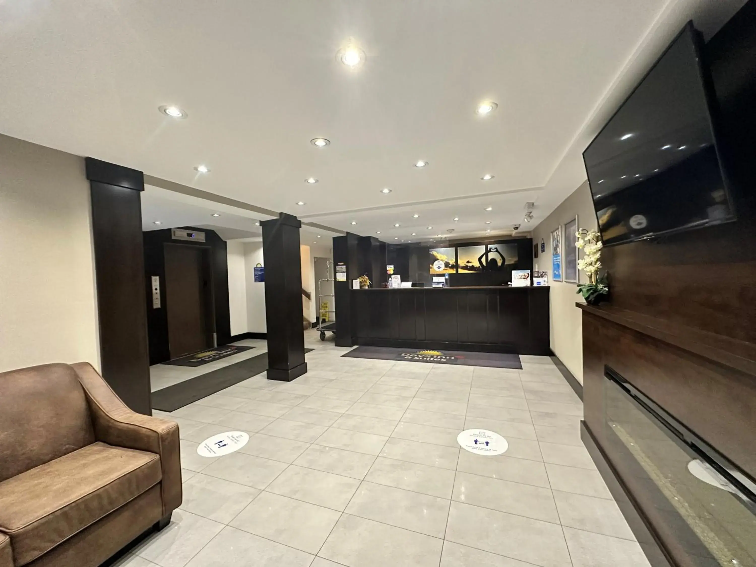 Lobby or reception in Days Inn & Suites by Wyndham North Bay Downtown Lobby or reception in Days Inn & Suites by Wyndham North Bay Downtown