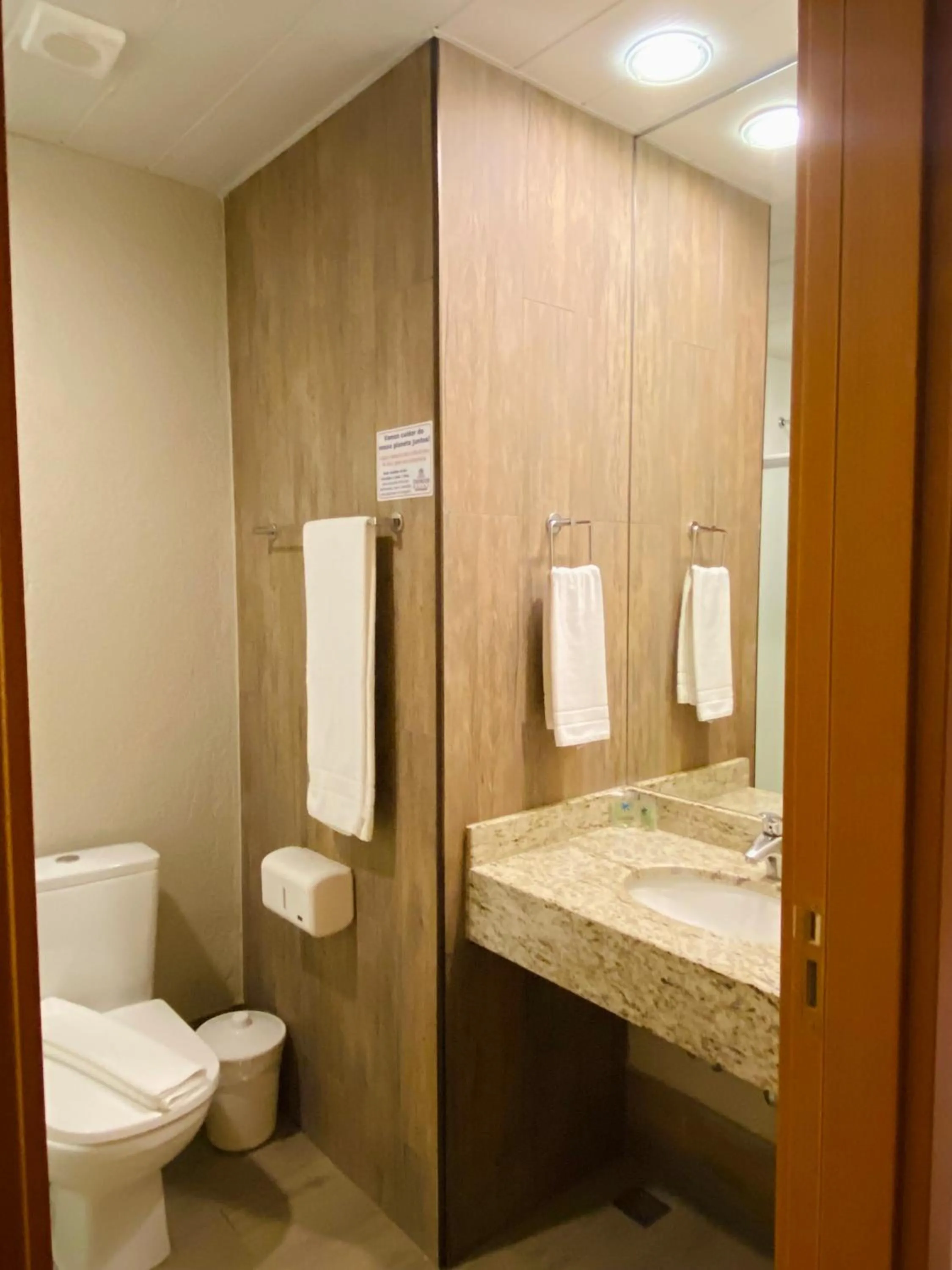 Bathroom in Hotel Thomasi Express