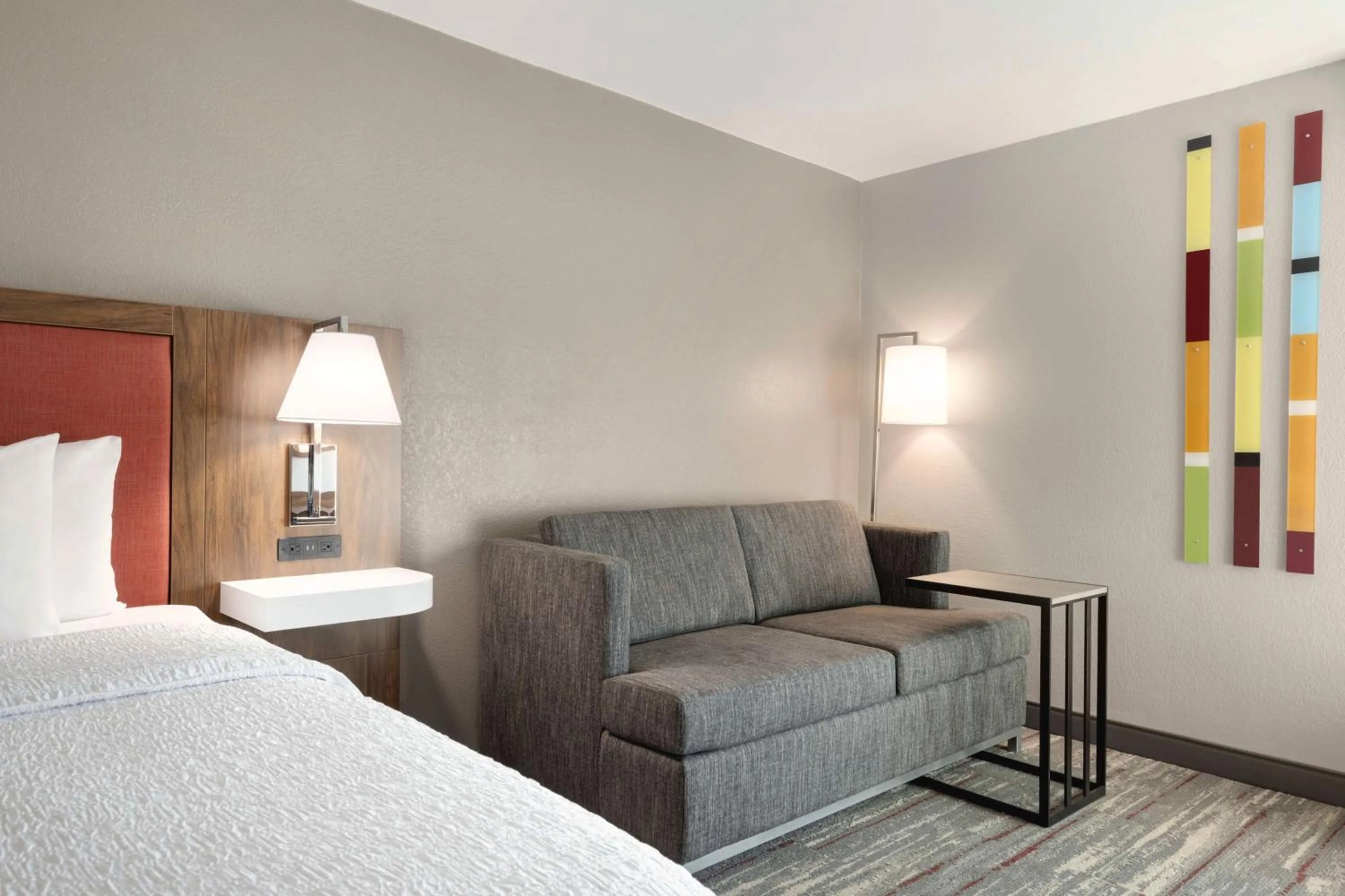 Living room, Bed in Hampton Inn Starkville