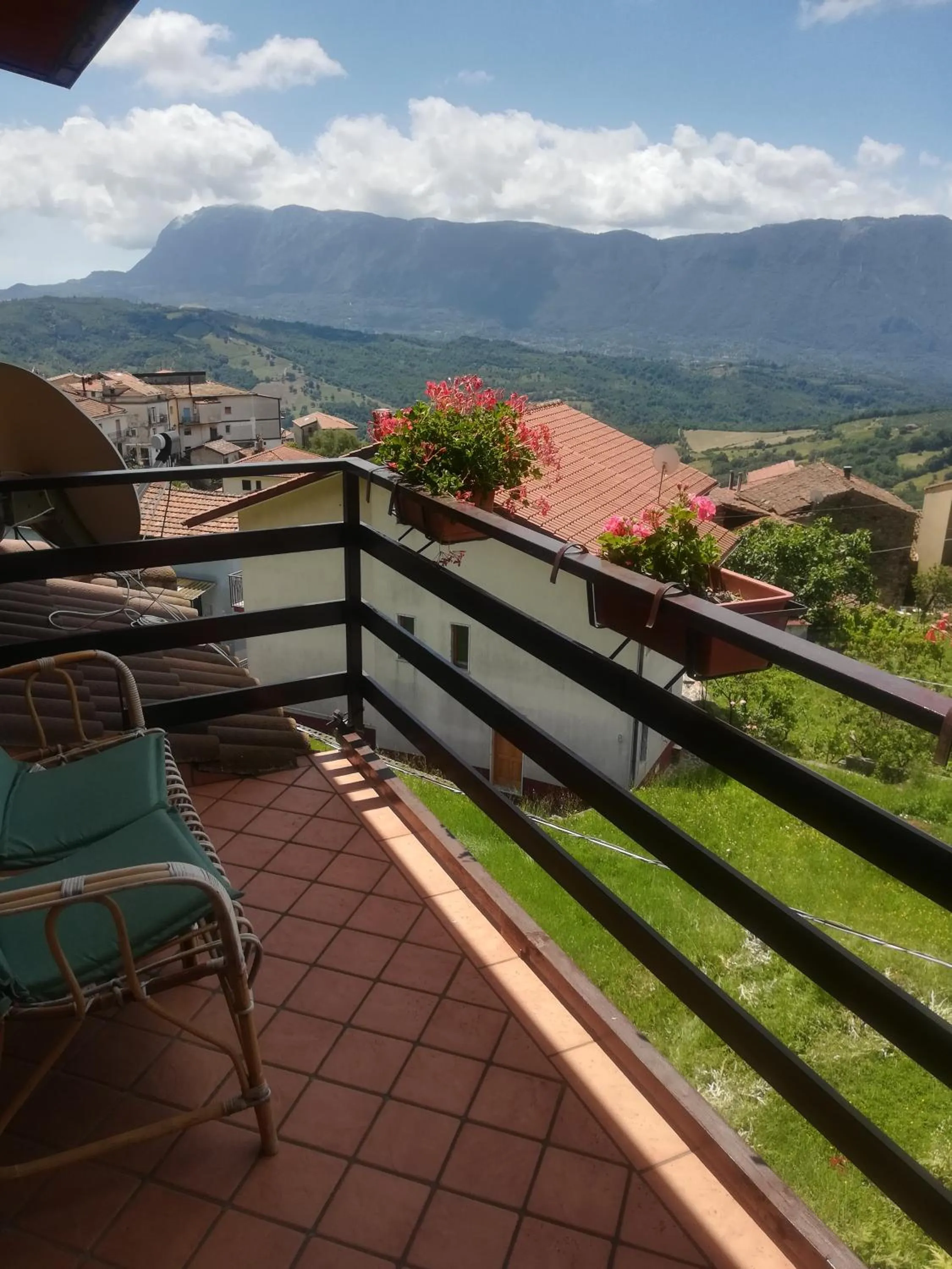 Balcony/Terrace in mansarda fiorita