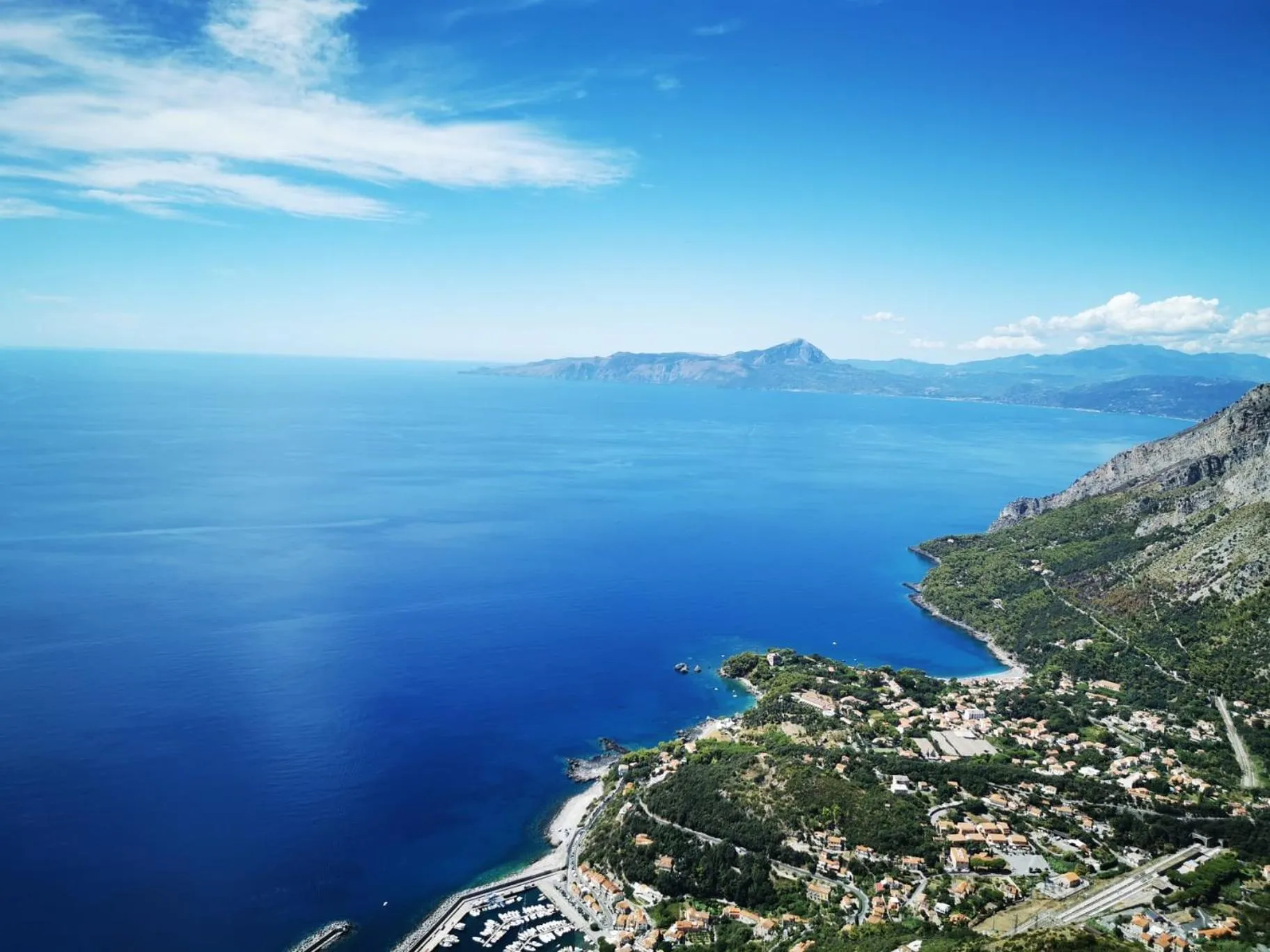 Natural landscape in mansarda fiorita