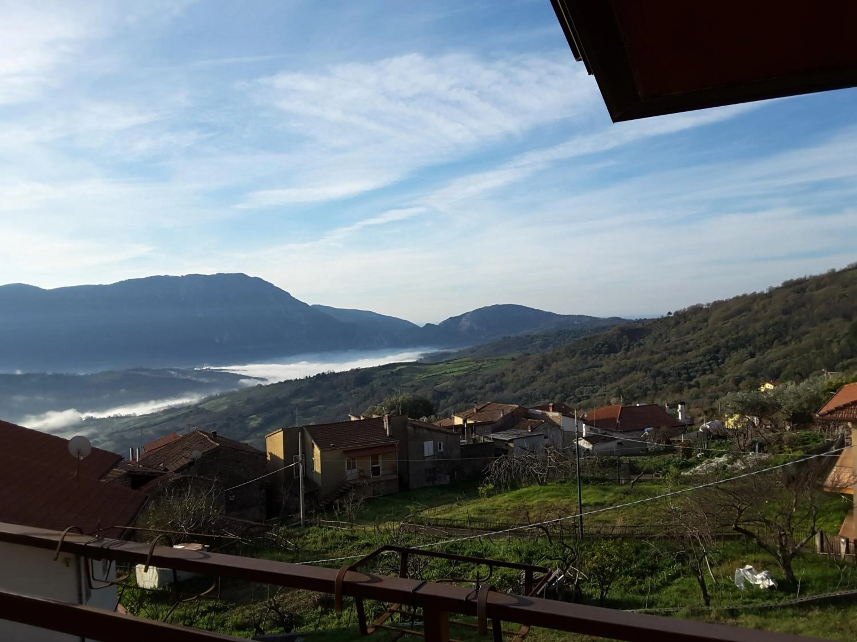 Neighbourhood in mansarda fiorita