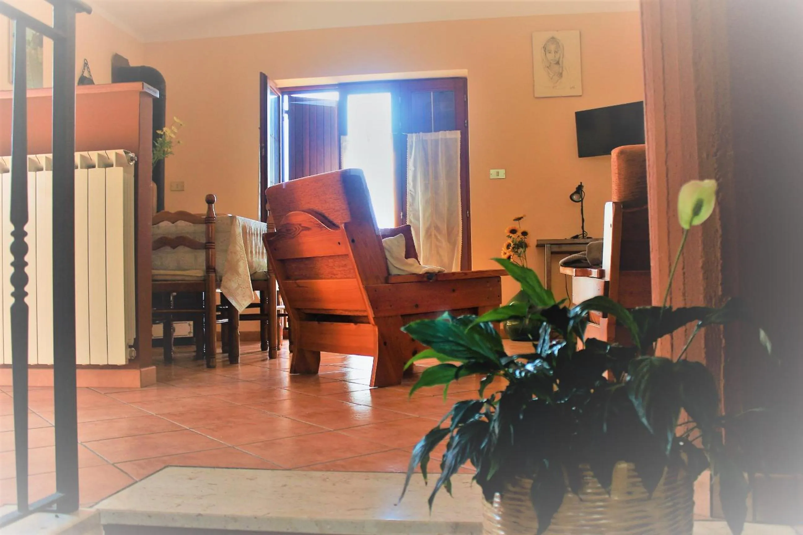 Living room in mansarda fiorita