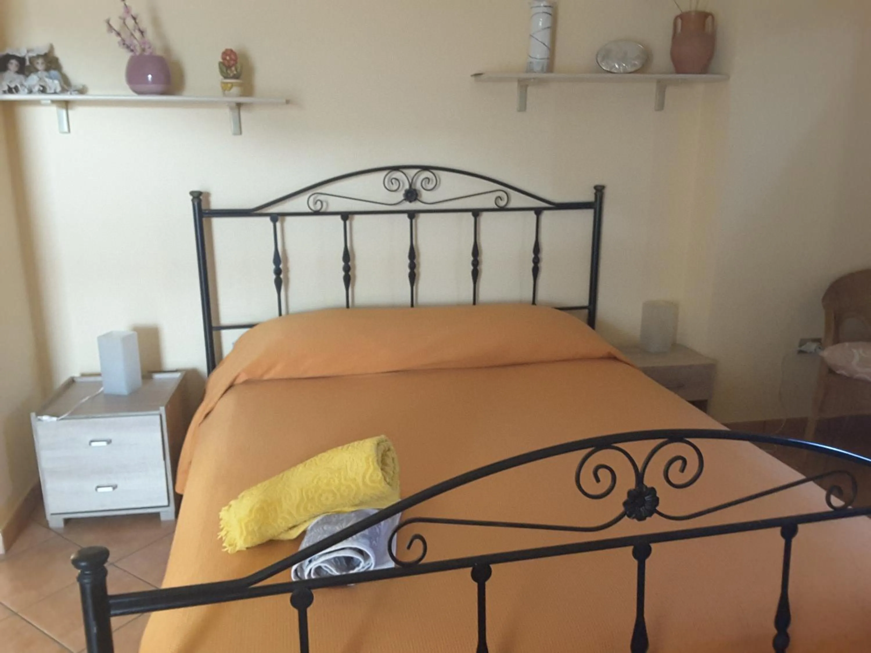 Bedroom, Bed in mansarda fiorita