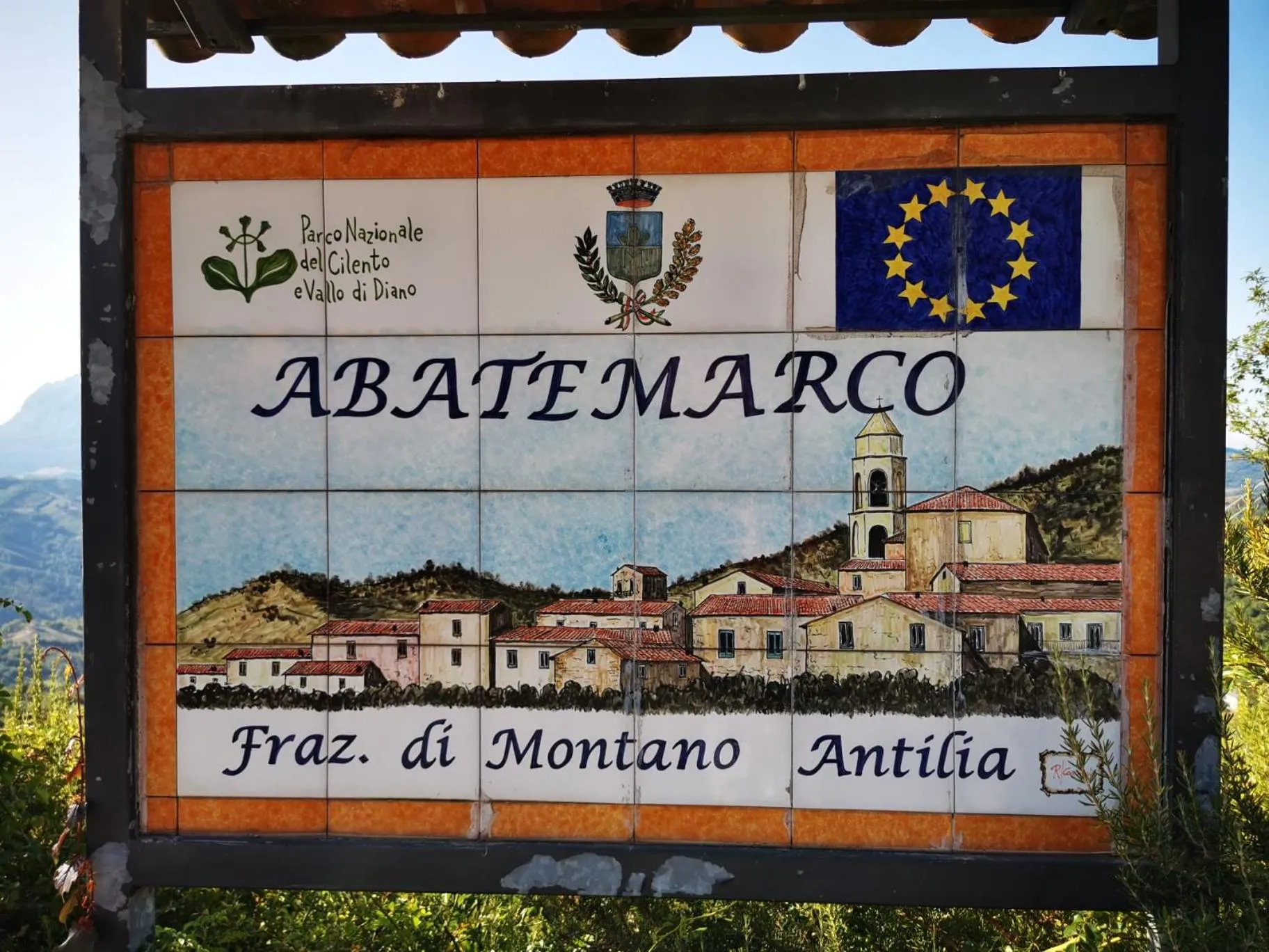 Text overlay in mansarda fiorita