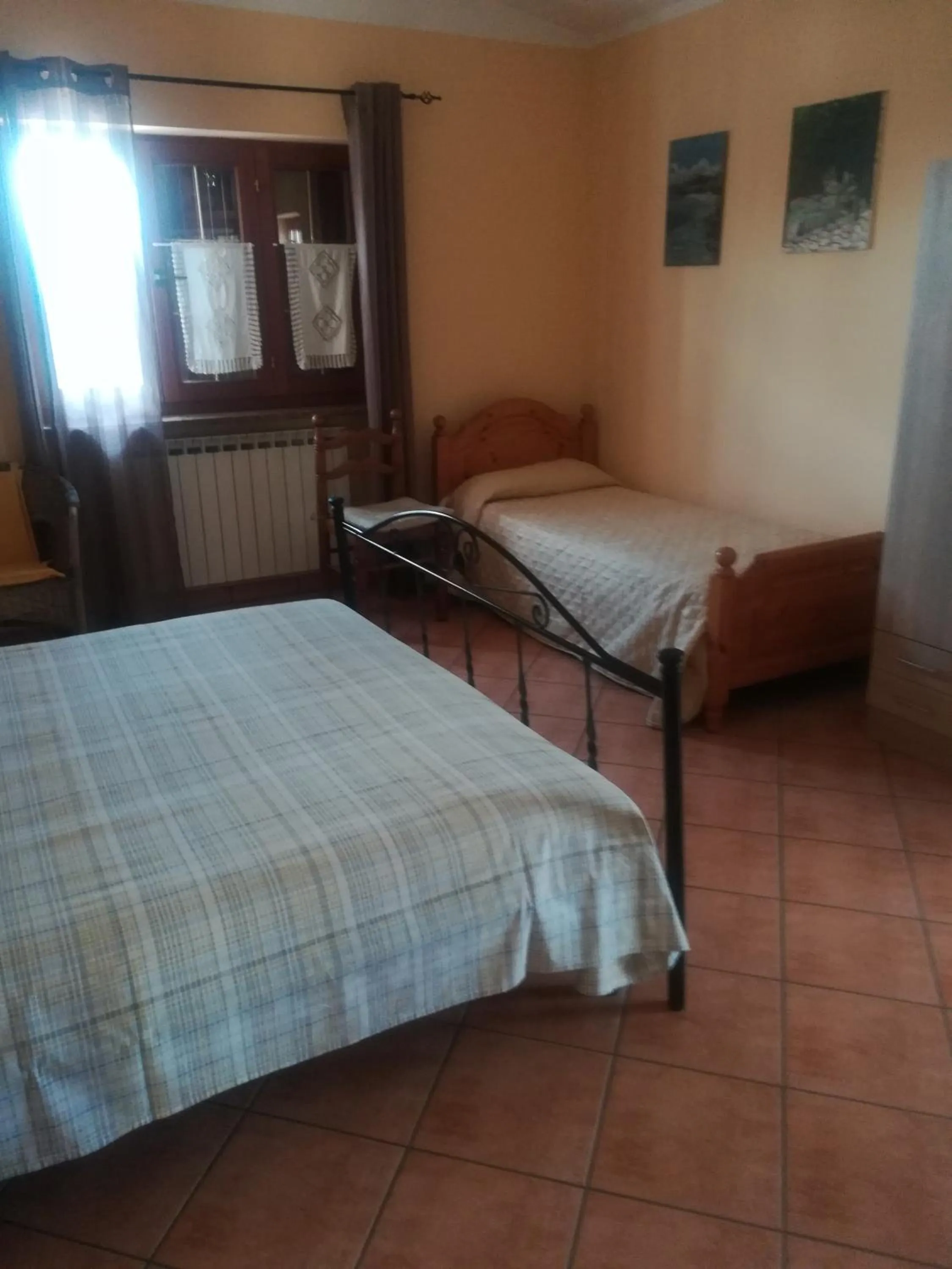 Bed in mansarda fiorita