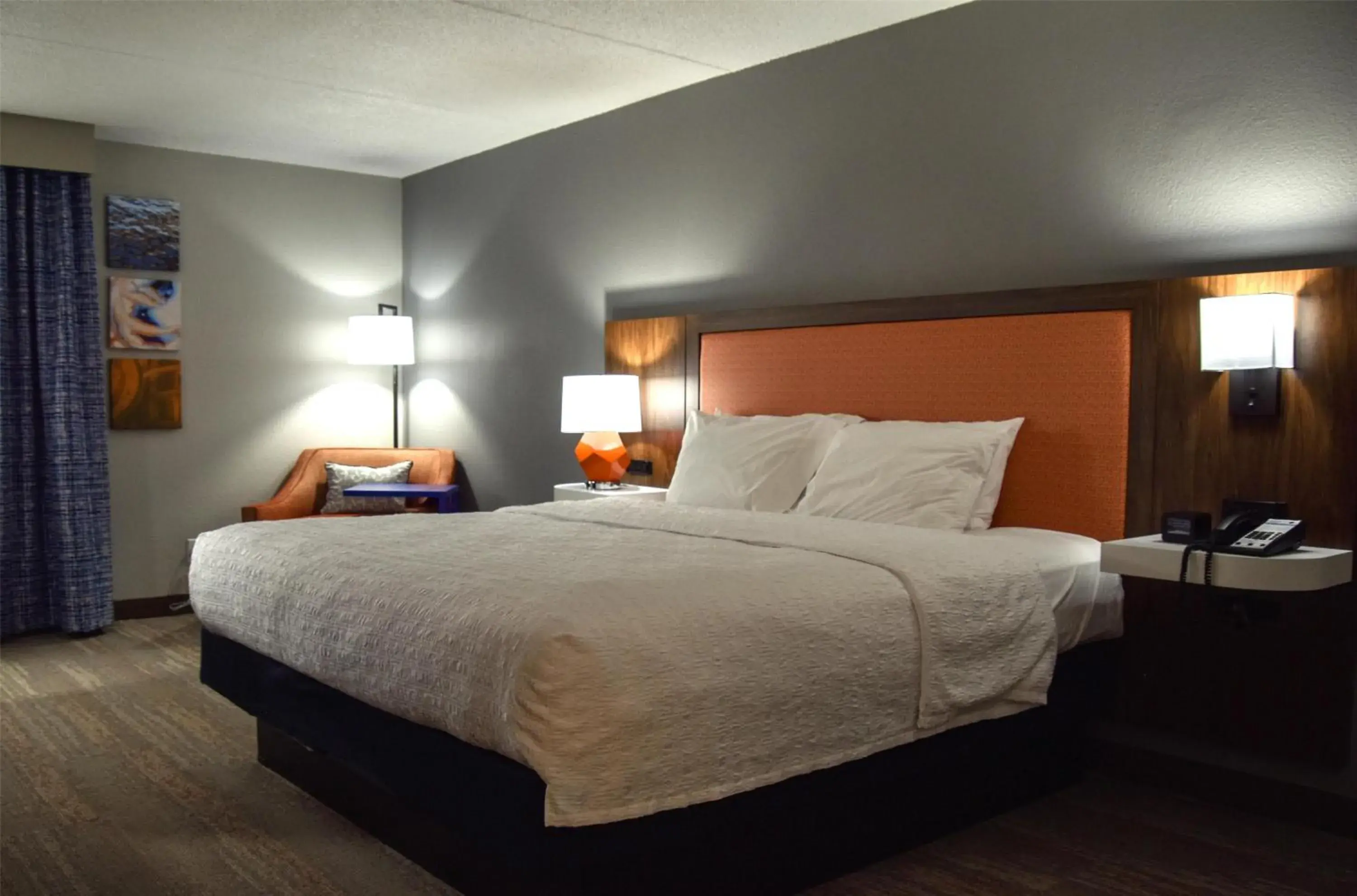 Bed in Hampton Inn Frankfort Bed in Hampton Inn Frankfort