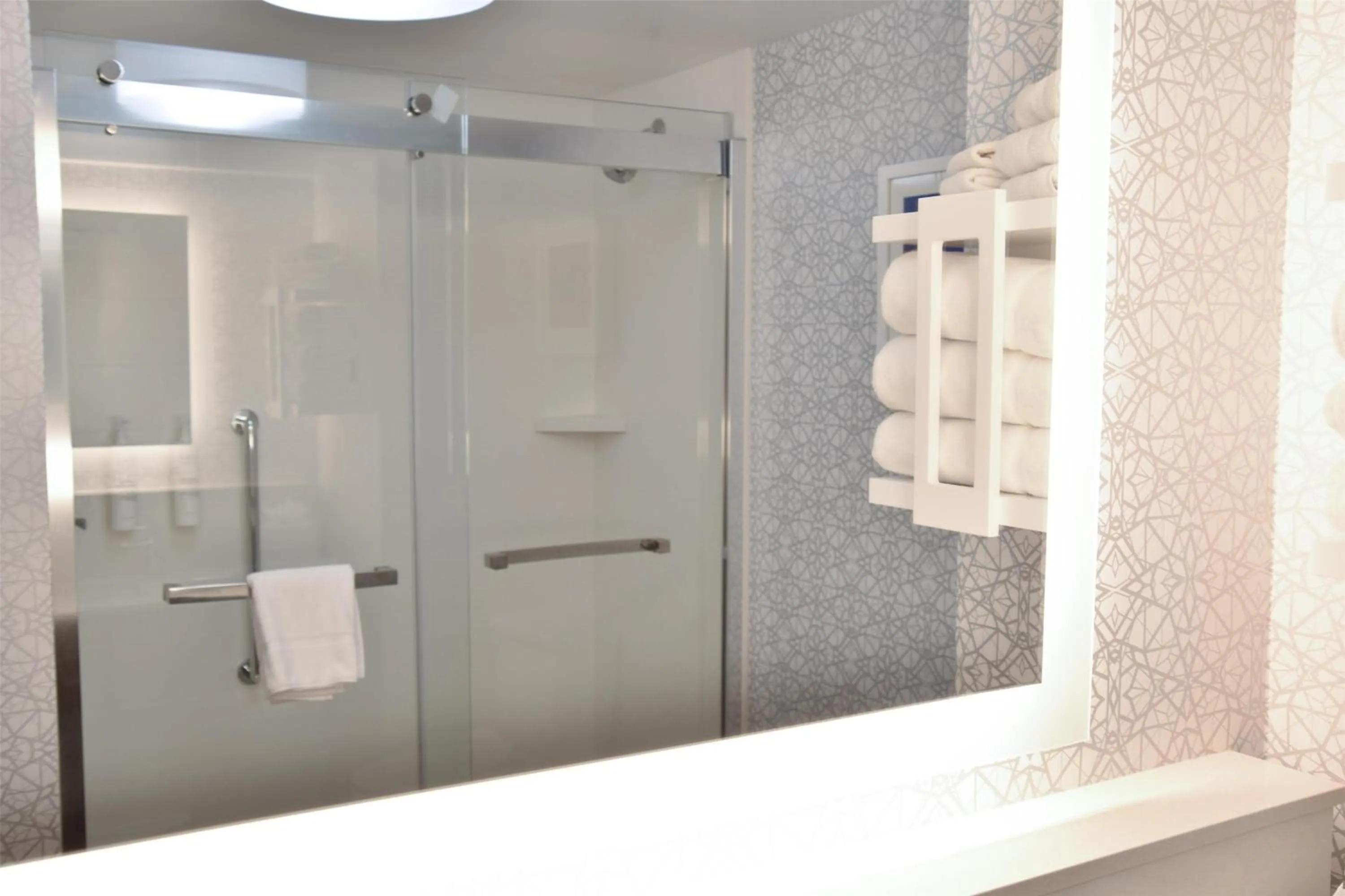 Bathroom in Hampton Inn Frankfort