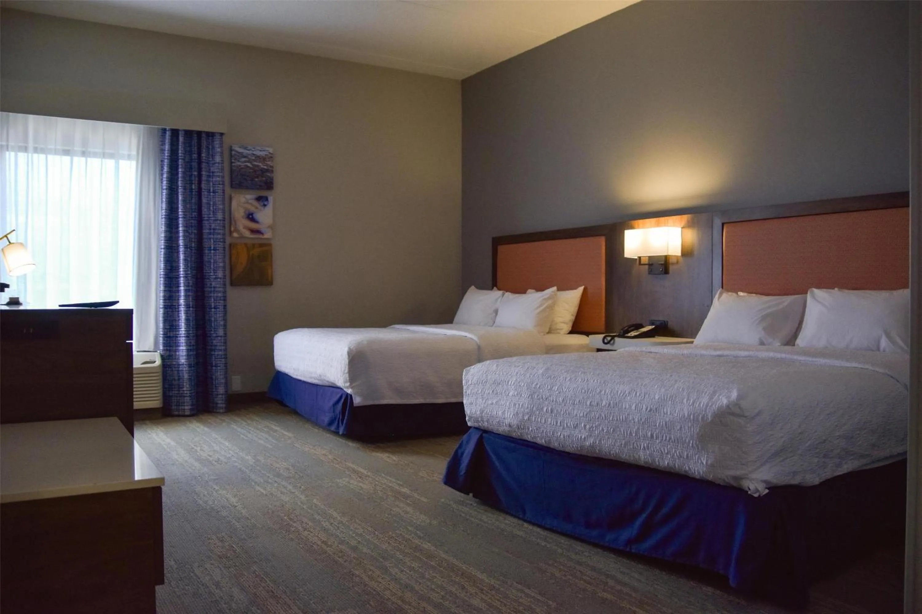 Bed in Hampton Inn Frankfort