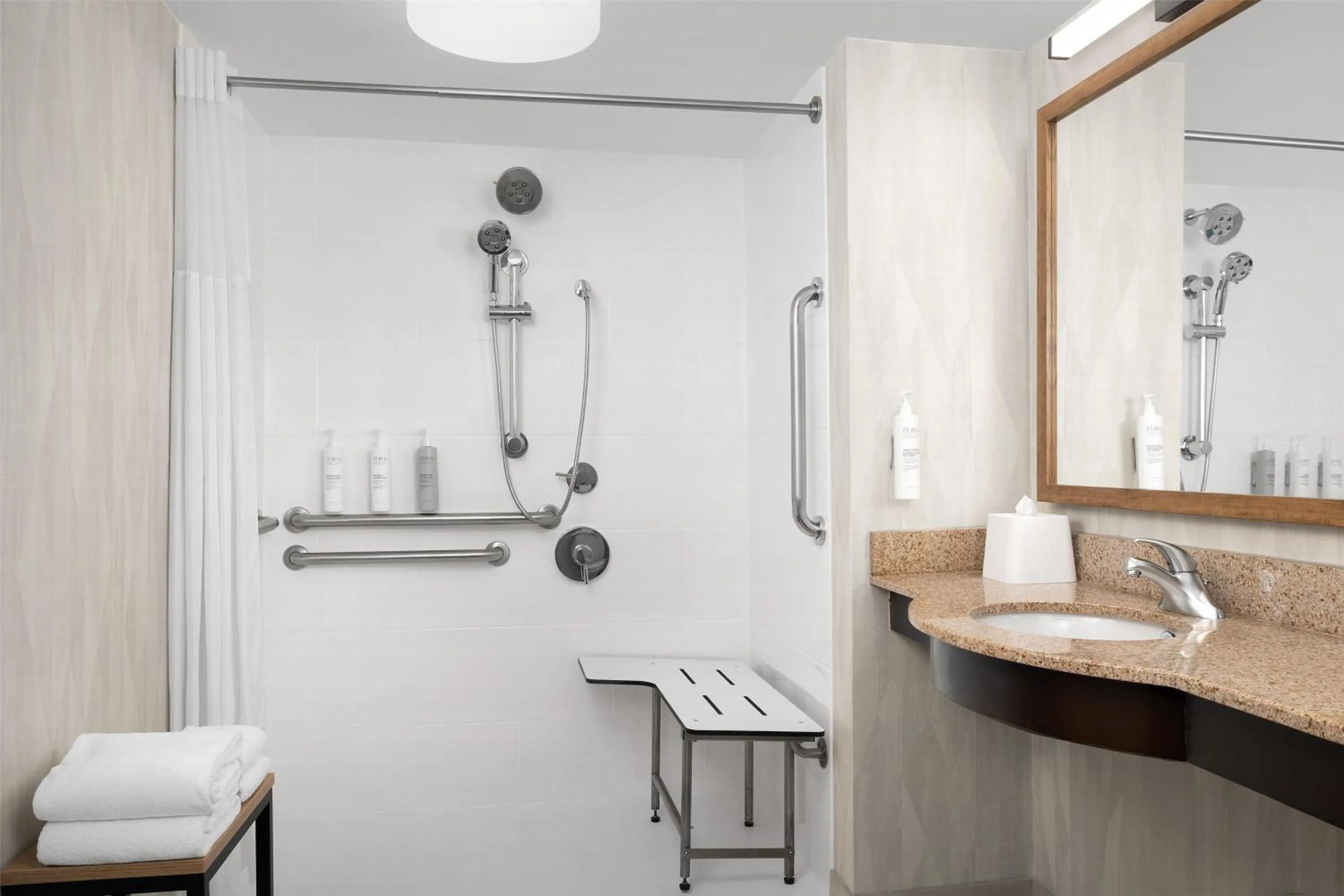 Bathroom in Hampton Inn Fayetteville Fort Bragg