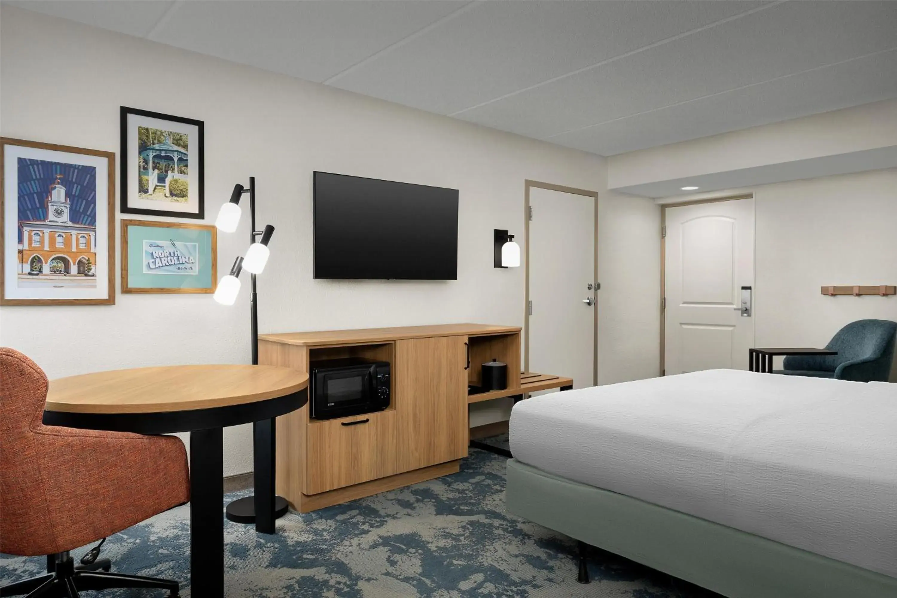 Bedroom, Bed in Hampton Inn Fayetteville Fort Bragg Bedroom, Bed in Hampton Inn Fayetteville Fort Bragg