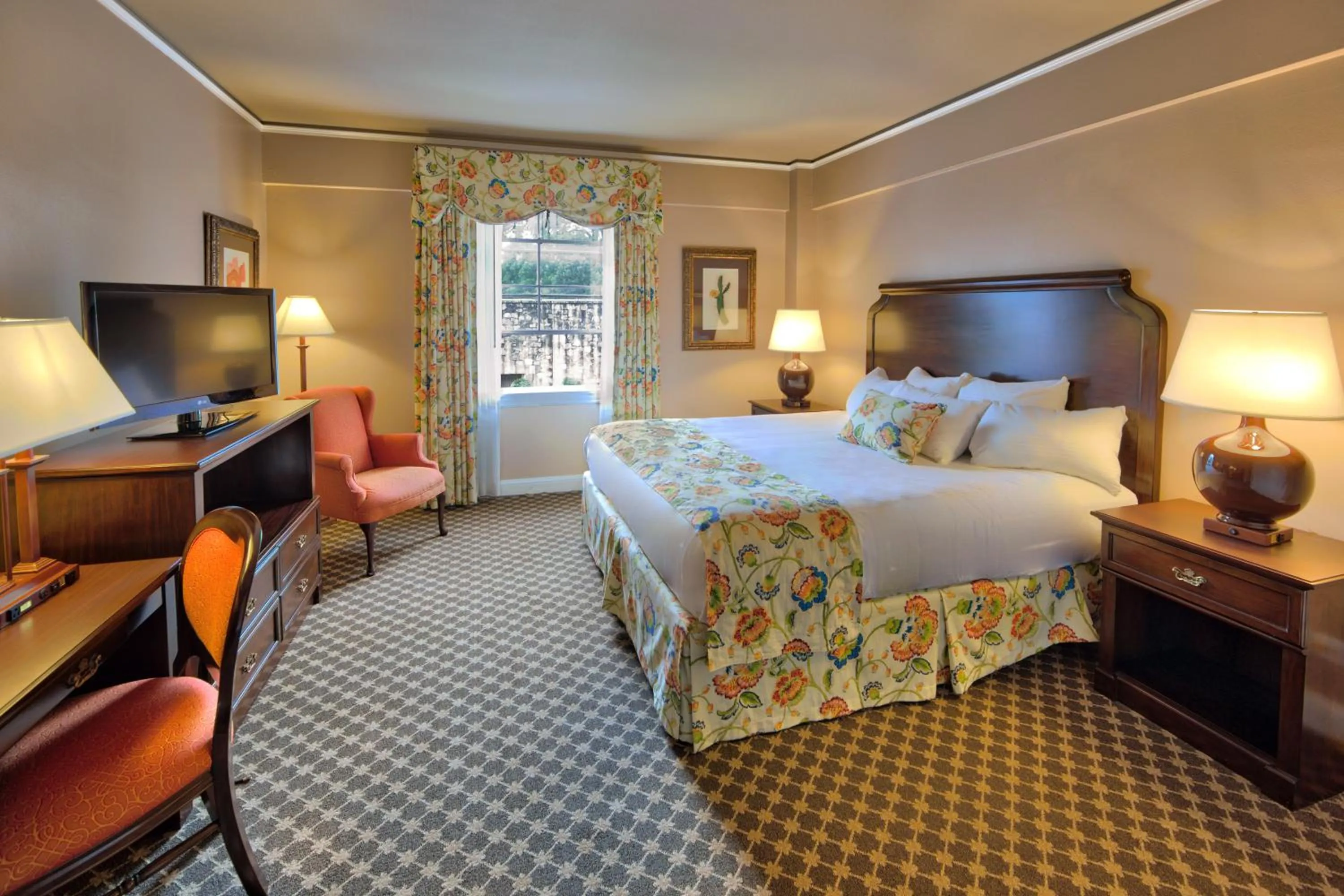 City view, Bed in Menger Hotel