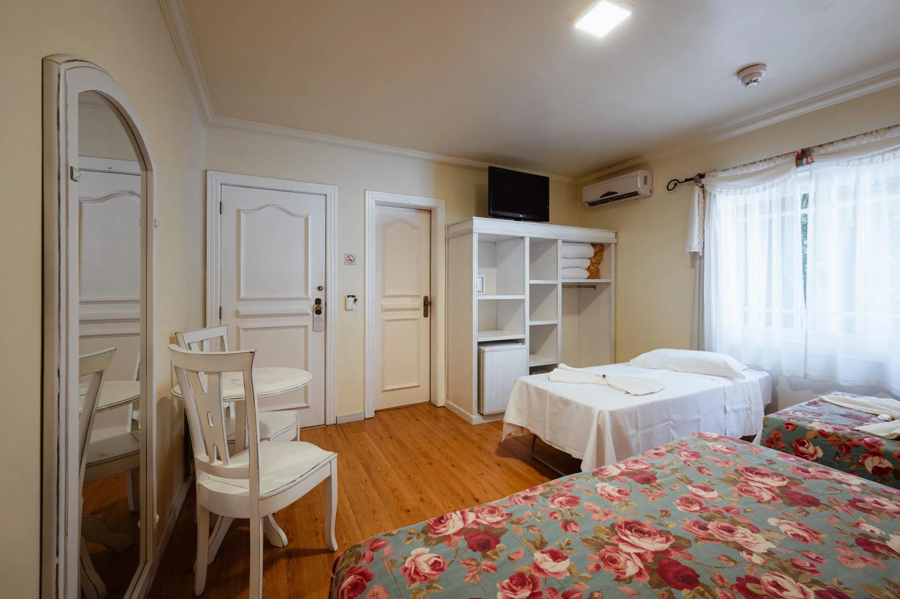 Photo of the whole room, Bed in Pousada dos Anjos