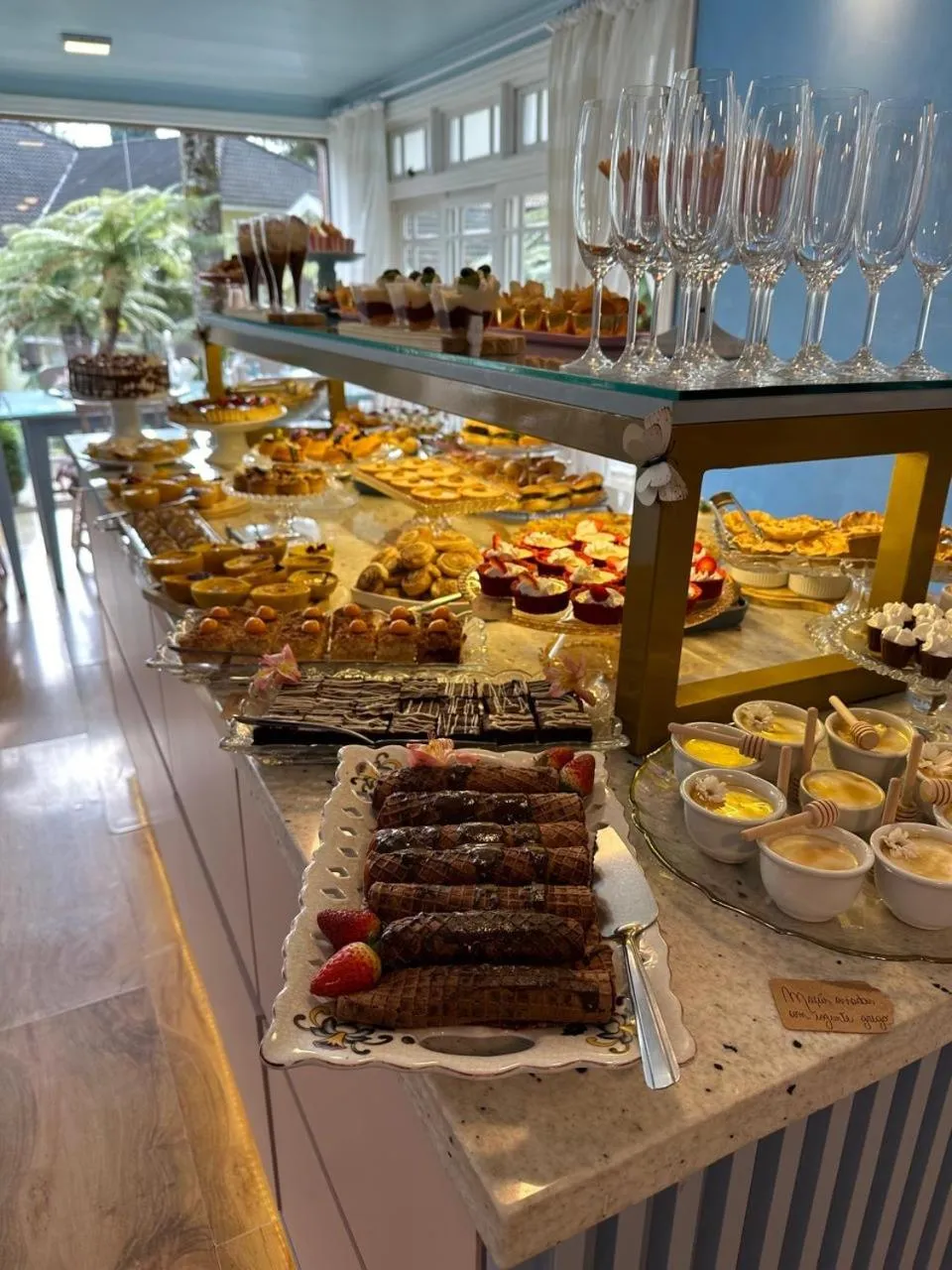 Buffet breakfast in Pousada dos Anjos