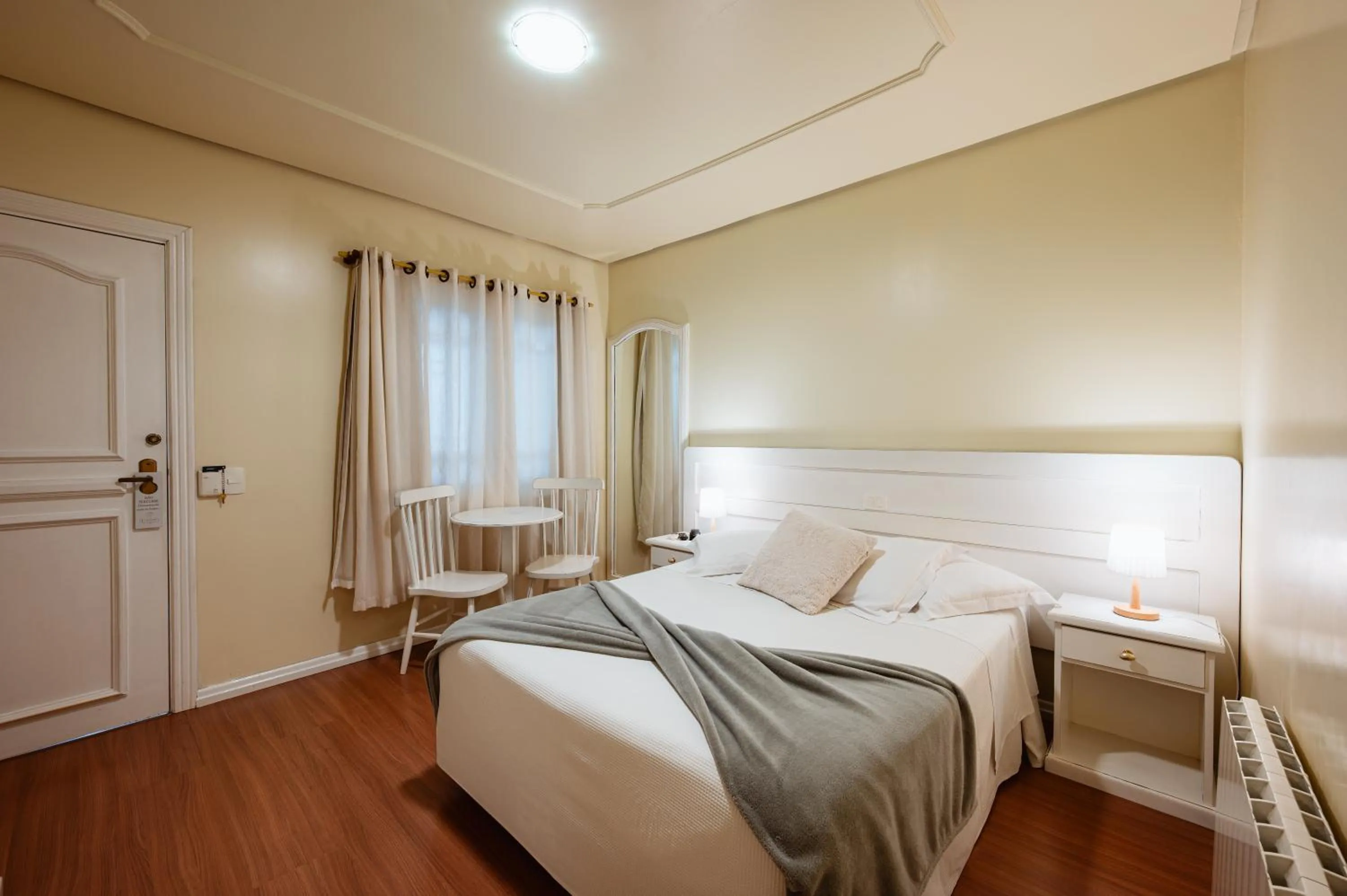 Photo of the whole room, Bed in Pousada dos Anjos