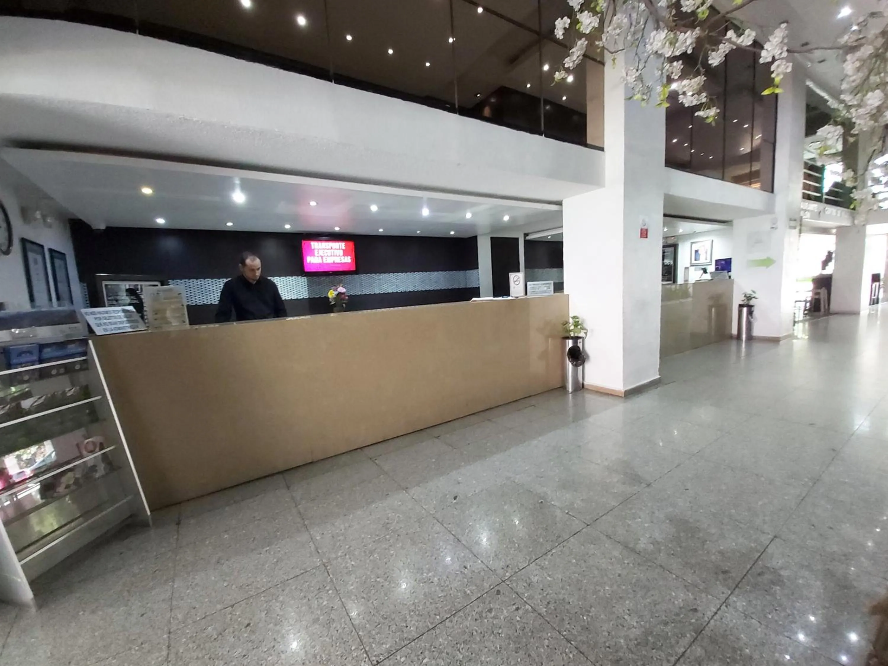 Staff in Hi Hotel Impala Queretaro